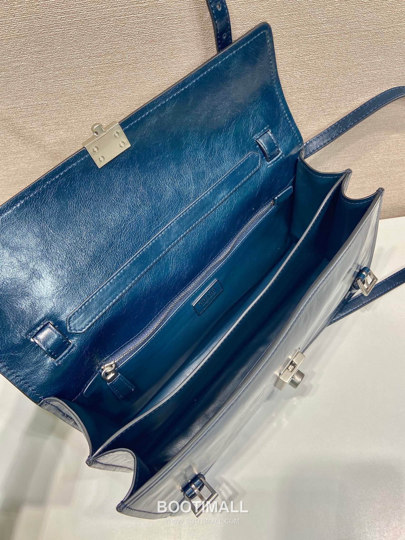 Prada Calfskin Leather Briefcase Style Tote Bag with Vertical Lock Detail 프라다 카프스킨 가죽 버티컬 락 디테일 브리프케이스 토트백 1BN026 32cm 8