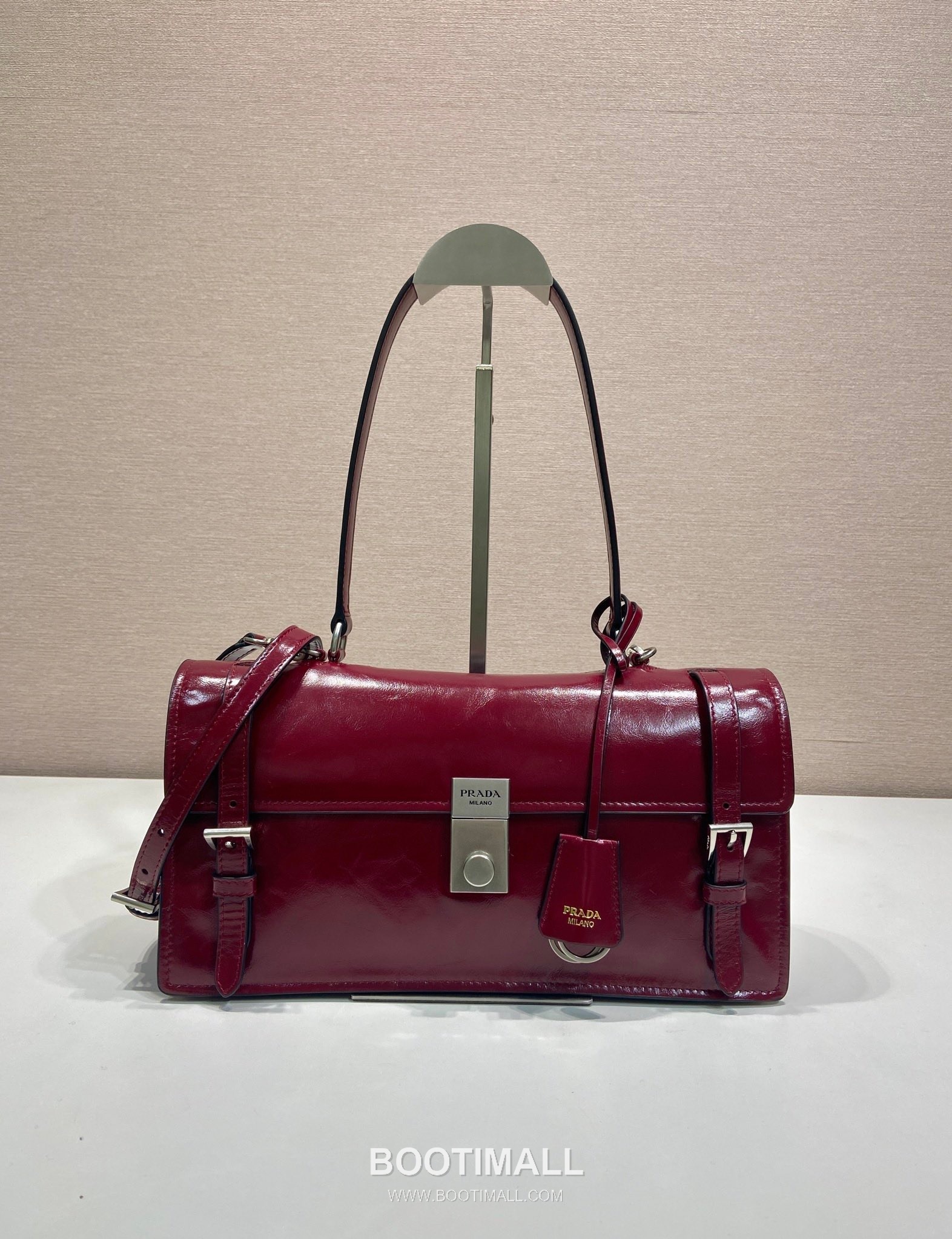 Prada Calfskin Leather Briefcase Style Tote Bag with Vertical Lock Detail 프라다 카프스킨 가죽 버티컬 락 디테일 브리프케이스 토트백 1BN026 32cm 1