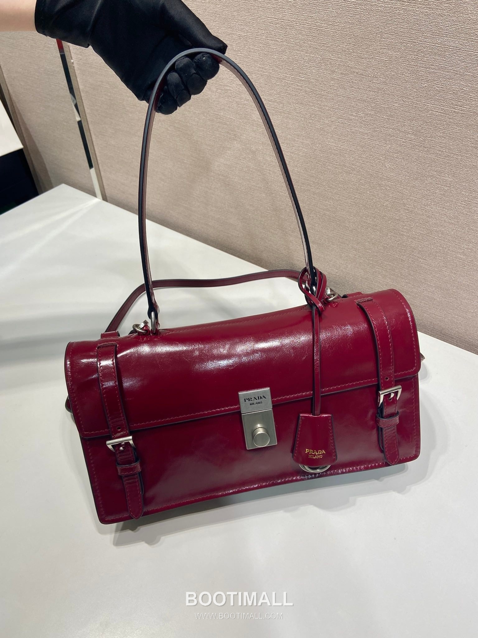 Prada Calfskin Leather Briefcase Style Tote Bag with Vertical Lock Detail 프라다 카프스킨 가죽 버티컬 락 디테일 브리프케이스 토트백 1BN026 32cm 2