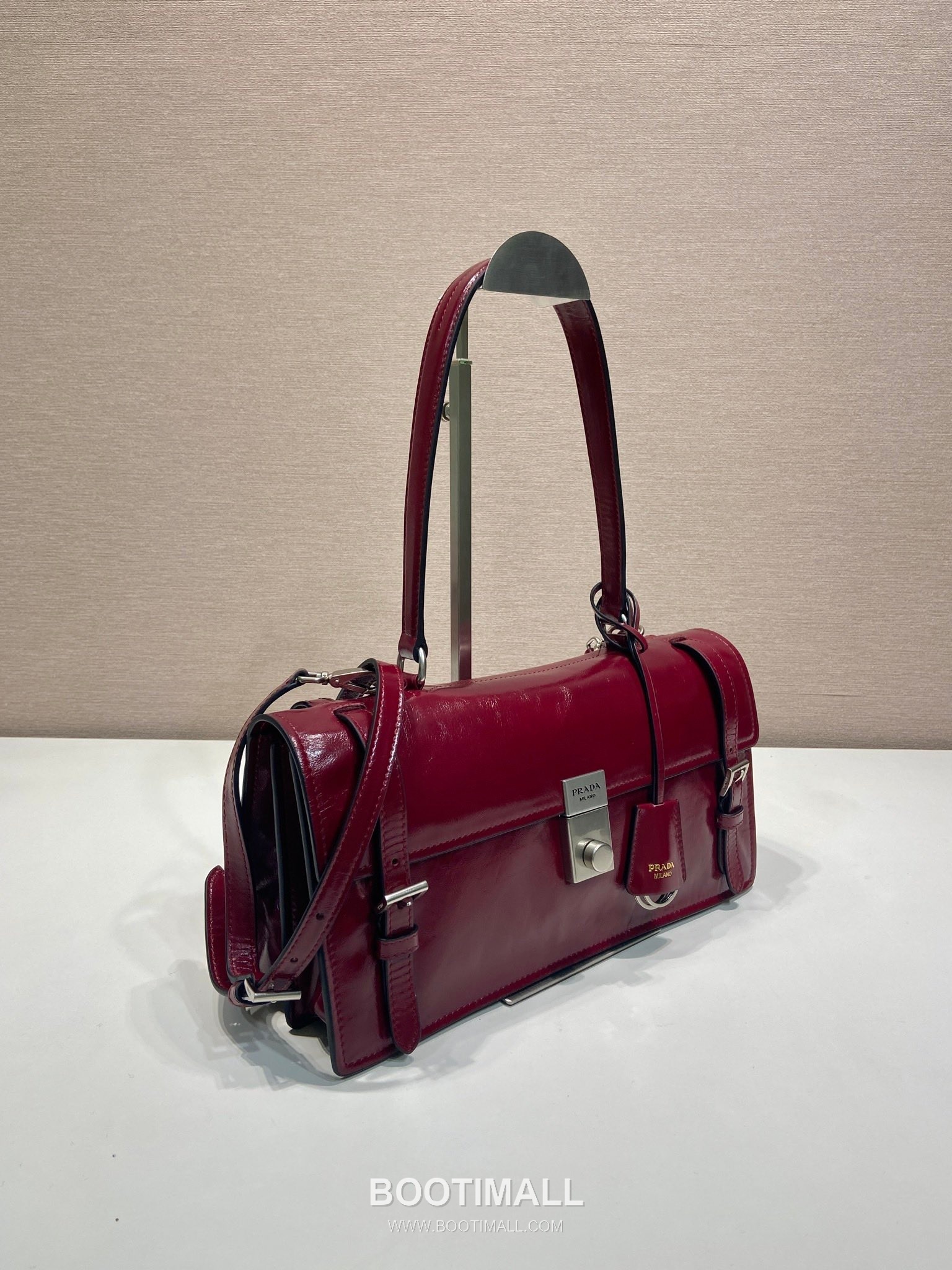 Prada Calfskin Leather Briefcase Style Tote Bag with Vertical Lock Detail 프라다 카프스킨 가죽 버티컬 락 디테일 브리프케이스 토트백 1BN026 32cm 3