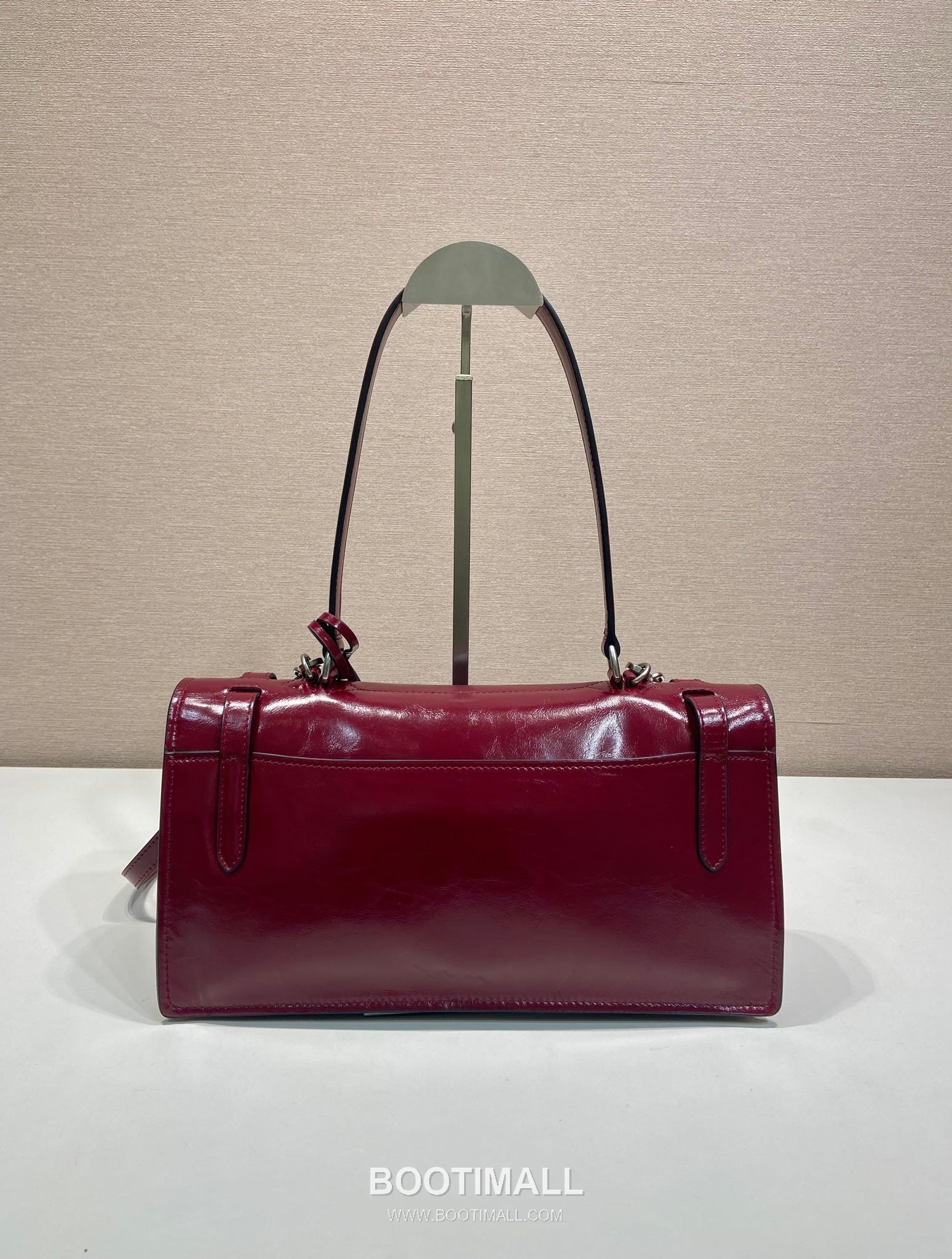 Prada Calfskin Leather Briefcase Style Tote Bag with Vertical Lock Detail 프라다 카프스킨 가죽 버티컬 락 디테일 브리프케이스 토트백 1BN026 32cm 4