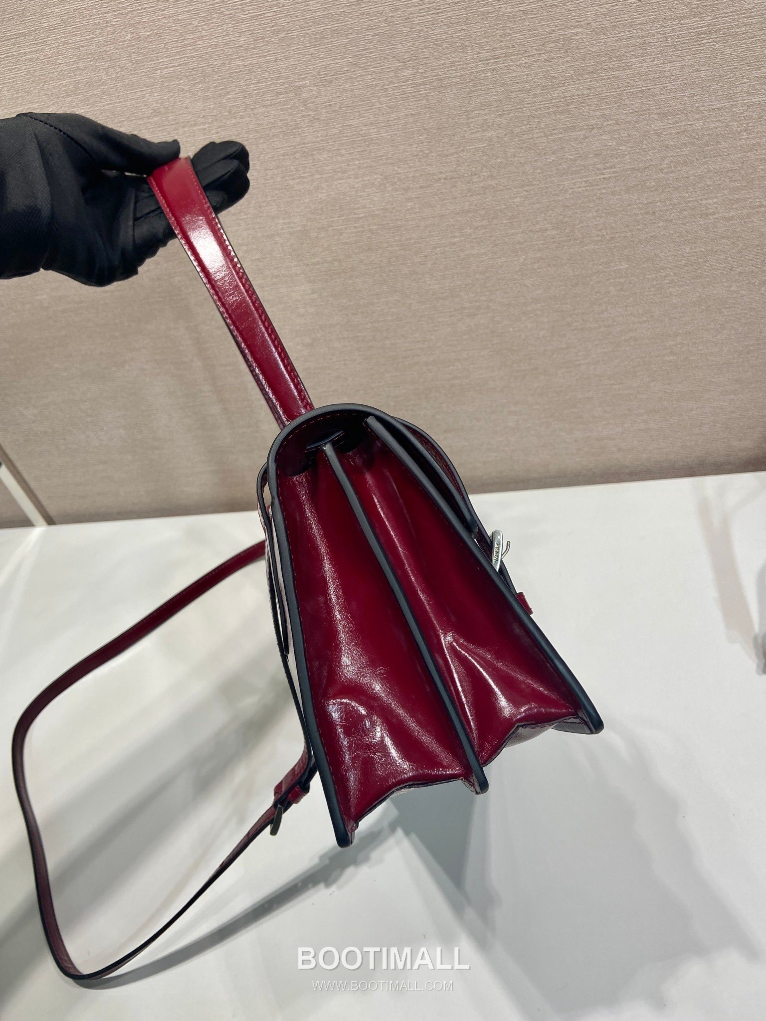 Prada Calfskin Leather Briefcase Style Tote Bag with Vertical Lock Detail 프라다 카프스킨 가죽 버티컬 락 디테일 브리프케이스 토트백 1BN026 32cm 6