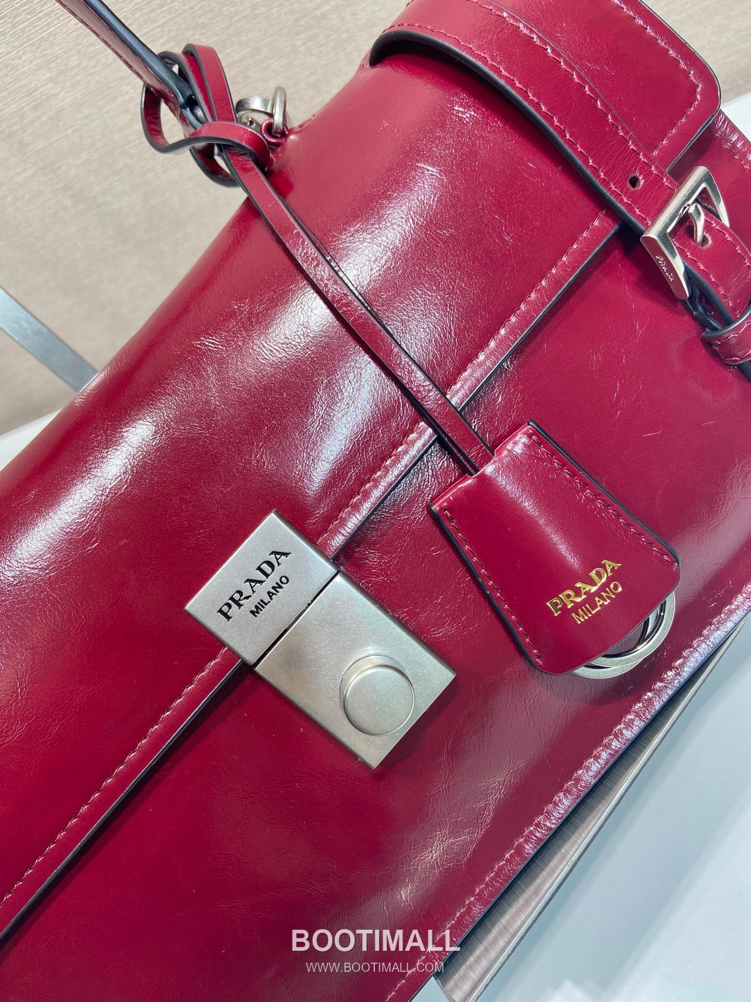Prada Calfskin Leather Briefcase Style Tote Bag with Vertical Lock Detail 프라다 카프스킨 가죽 버티컬 락 디테일 브리프케이스 토트백 1BN026 32cm 7