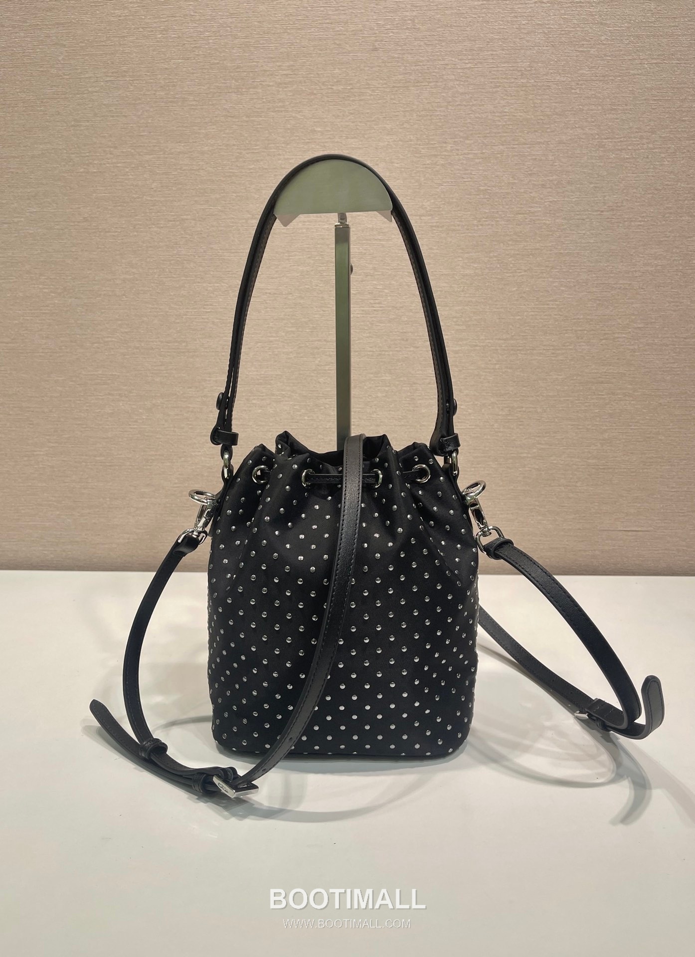 Prada Nylon Bucket Bag with Stud Detail and Leather Strap 프라다 나일론 스터드 디테일 레더 스트랩 버킷백 1BE067 15.5cm 3