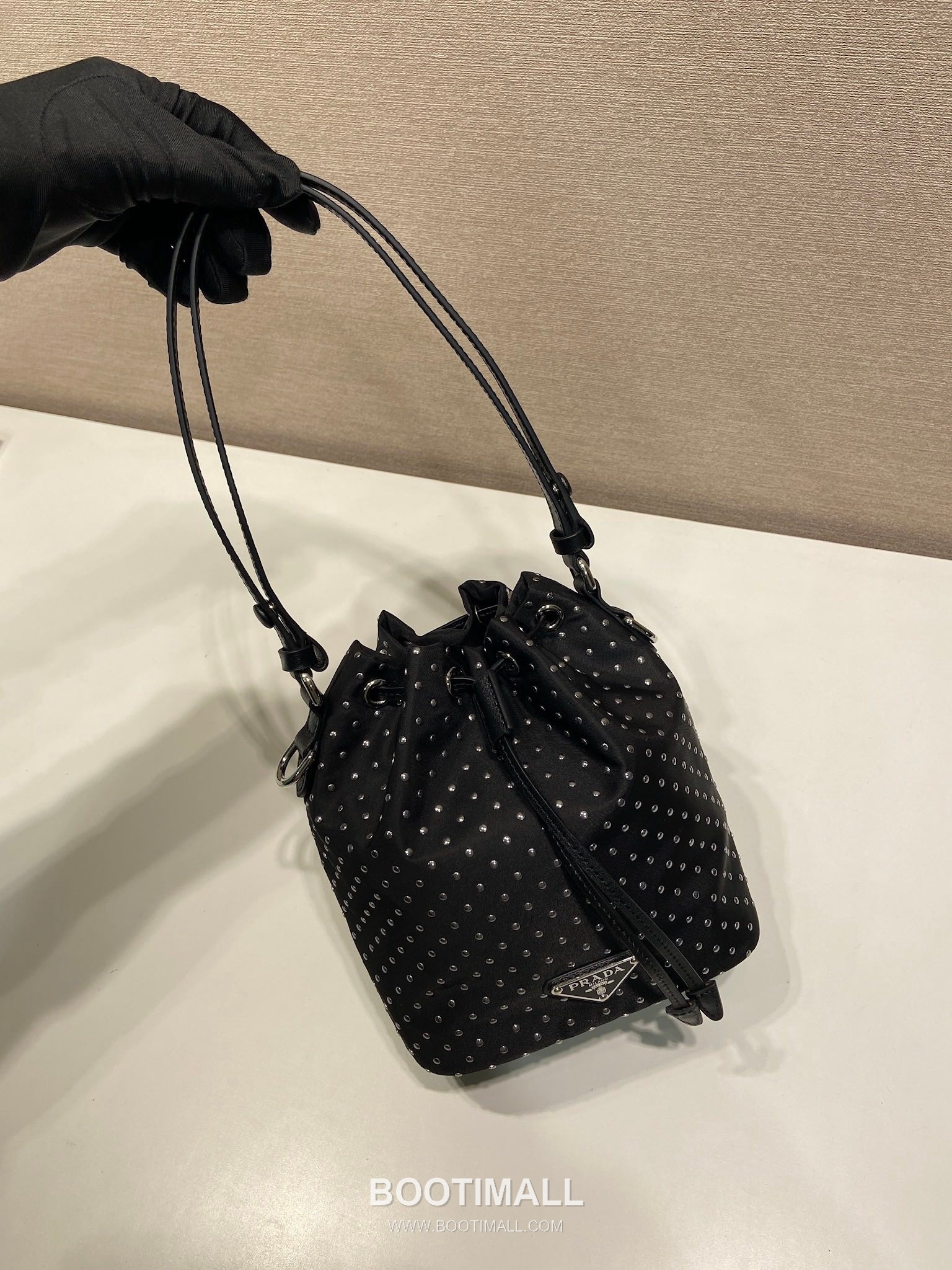 Prada Nylon Bucket Bag with Stud Detail and Leather Strap 프라다 나일론 스터드 디테일 레더 스트랩 버킷백 1BE067 15.5cm 4