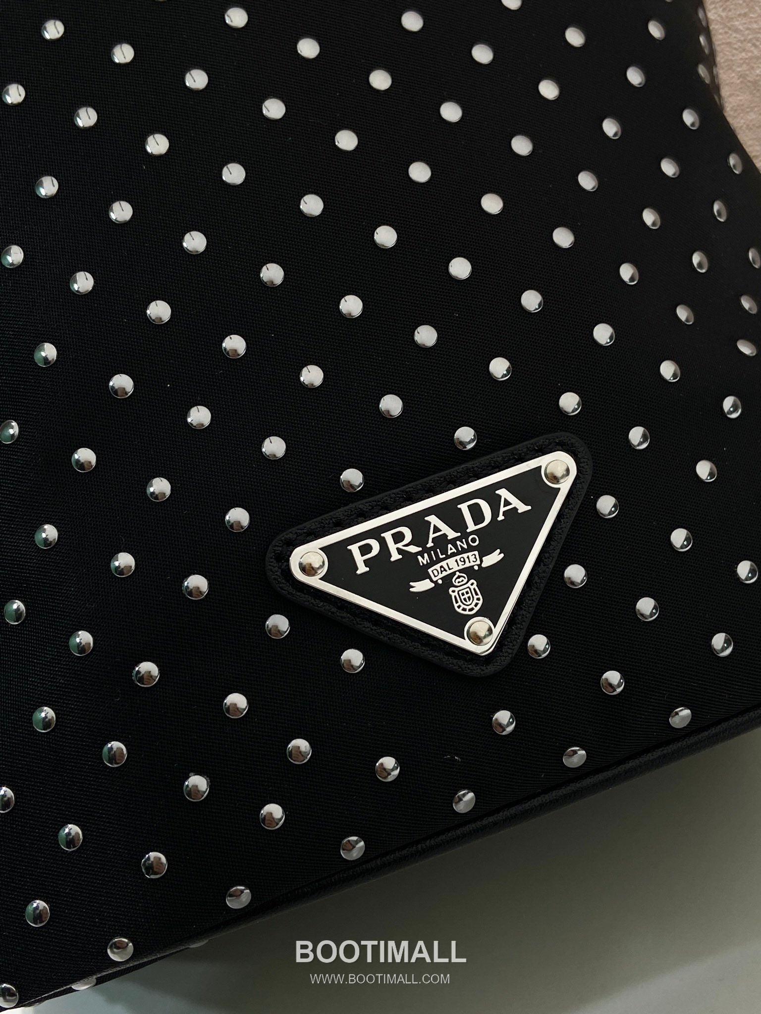 Prada Nylon Bucket Bag with Stud Detail and Leather Strap 프라다 나일론 스터드 디테일 레더 스트랩 버킷백 1BE067 15.5cm 7