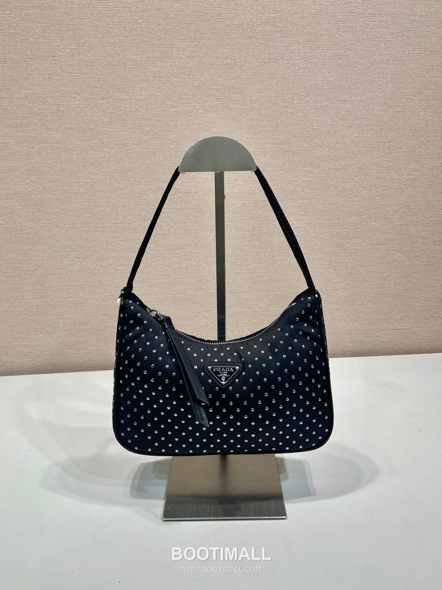 Prada Nylon Hobo Bag with Stud Detail and Zip Closure 프라다 나일론 스터드 디테일 지퍼 호보백 1NE515 23cm 2