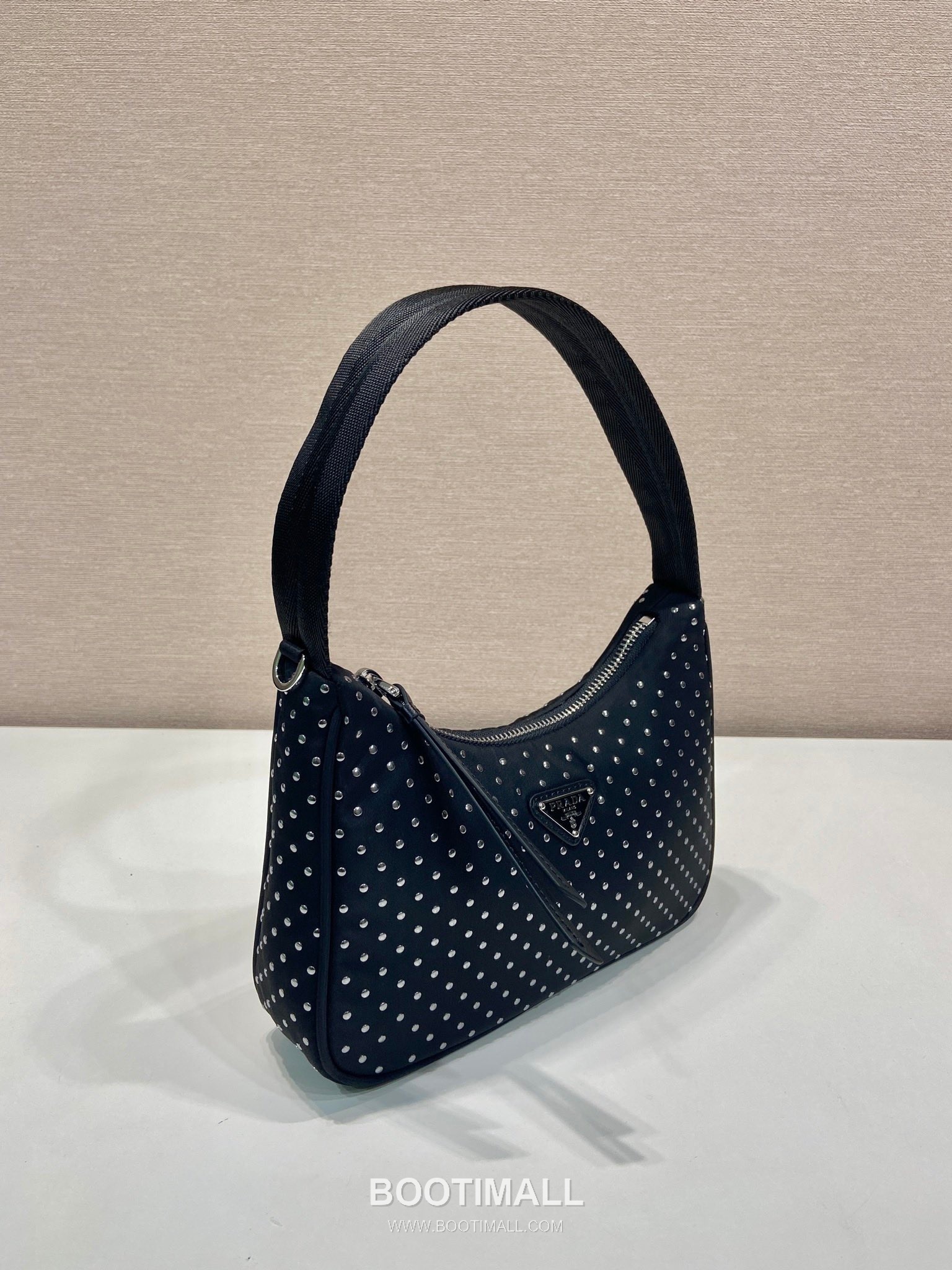 Prada Nylon Hobo Bag with Stud Detail and Zip Closure 프라다 나일론 스터드 디테일 지퍼 호보백 1NE515 23cm 3