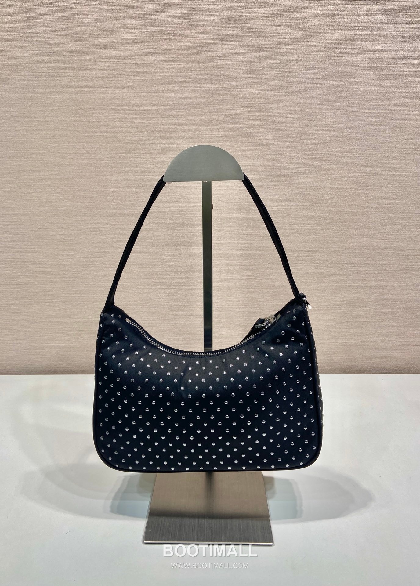 Prada Nylon Hobo Bag with Stud Detail and Zip Closure 프라다 나일론 스터드 디테일 지퍼 호보백 1NE515 23cm 5