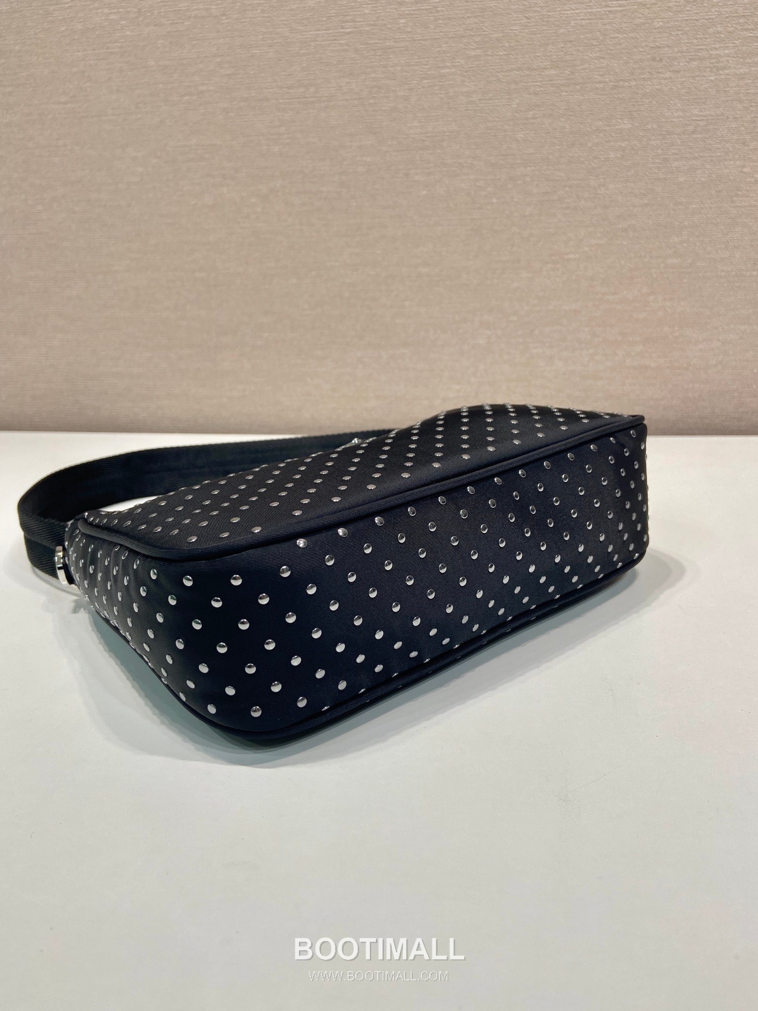 Prada Nylon Hobo Bag with Stud Detail and Zip Closure 프라다 나일론 스터드 디테일 지퍼 호보백 1NE515 23cm 6