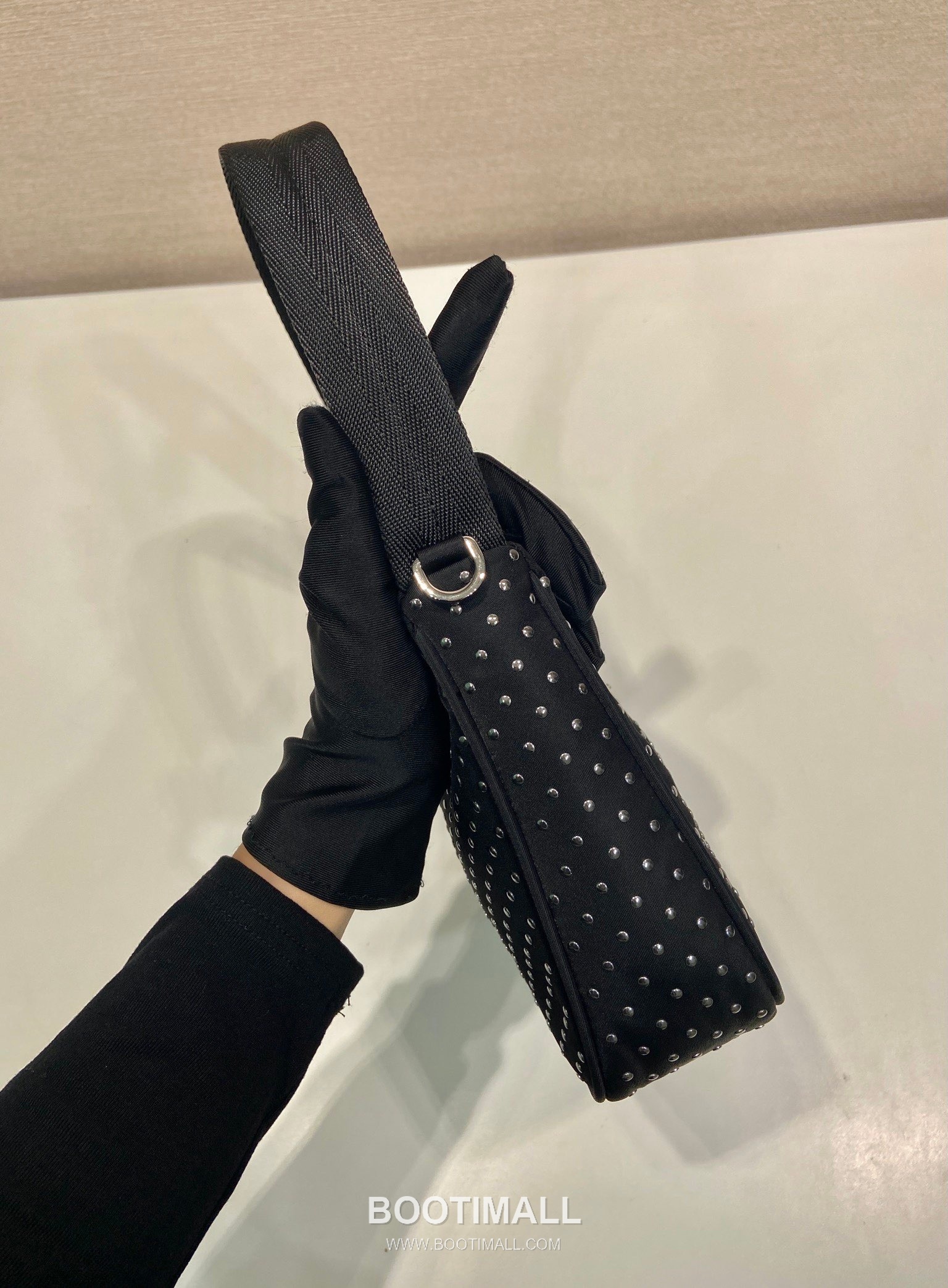 Prada Nylon Hobo Bag with Stud Detail and Zip Closure 프라다 나일론 스터드 디테일 지퍼 호보백 1NE515 23cm 7