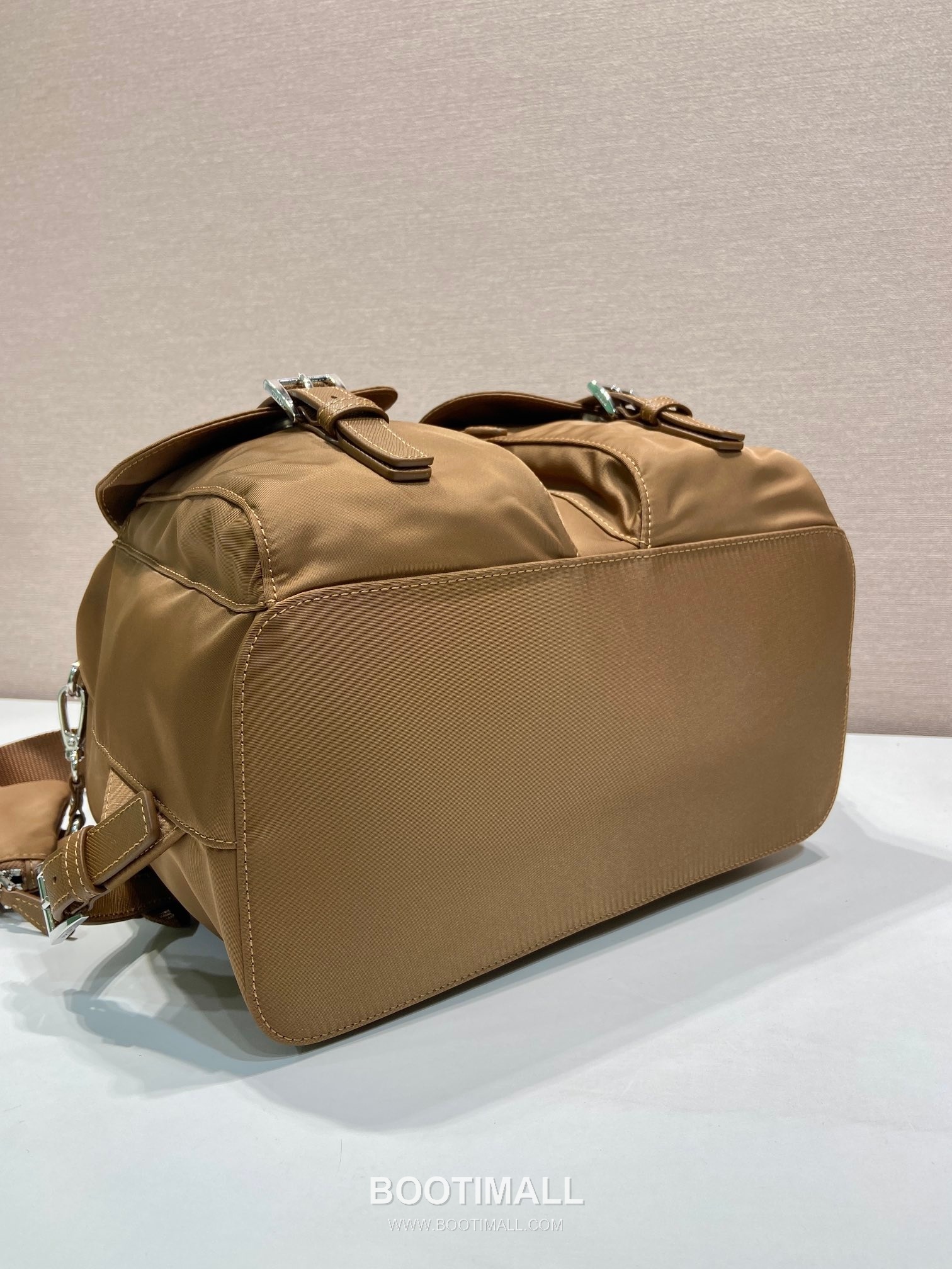 Prada Nylon Backpack with Saffiano Leather Trim and Detachable Pouch 프라다 나일론 사피아노 트림 탈부착 파우치 백팩 1BZ811 30cm 6