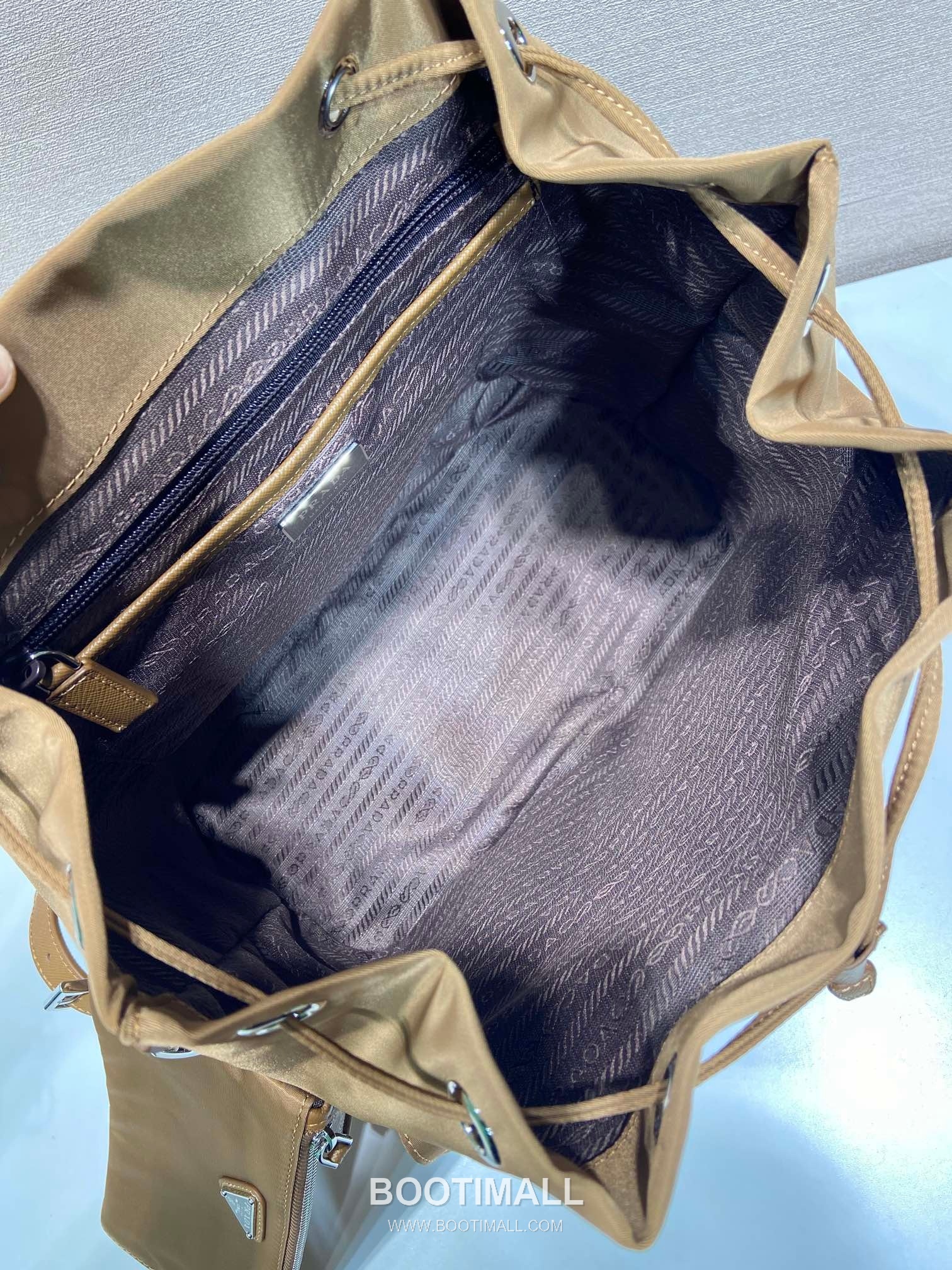 Prada Nylon Backpack with Saffiano Leather Trim and Detachable Pouch 프라다 나일론 사피아노 트림 탈부착 파우치 백팩 1BZ811 30cm 8