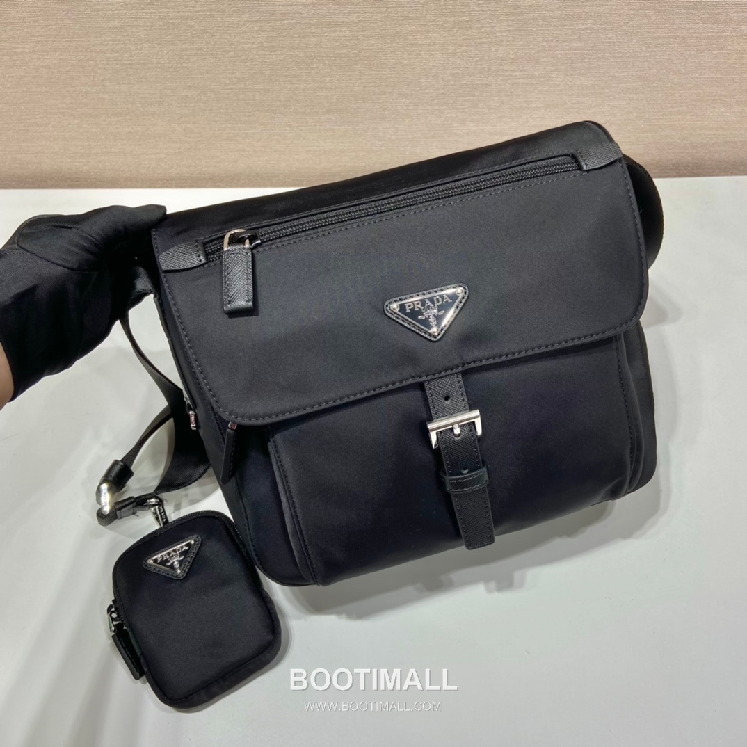 Prada Nylon Crossbody Bag with Saffiano Trim and Detachable Mini Pouch 프라다 나일론 사피아노 트림 탈부착 미니 파우치 크로스백 1BD994B 25cm 2