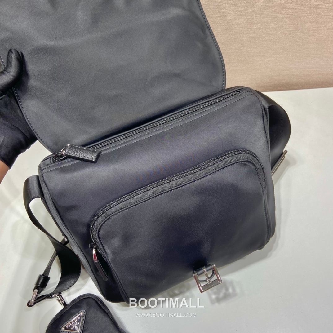 Prada Nylon Crossbody Bag with Saffiano Trim and Detachable Mini Pouch 프라다 나일론 사피아노 트림 탈부착 미니 파우치 크로스백 1BD994B 25cm 3