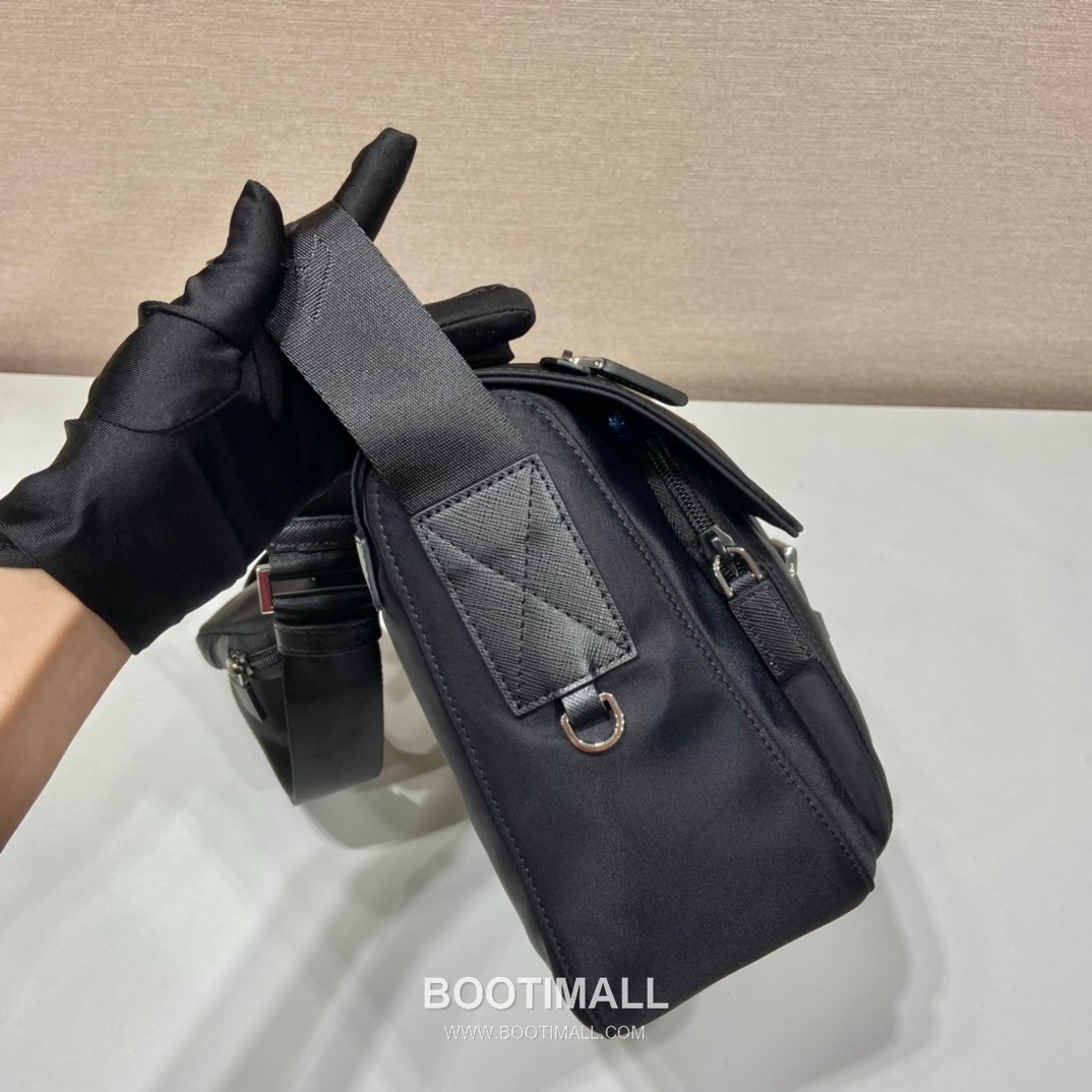 Prada Nylon Crossbody Bag with Saffiano Trim and Detachable Mini Pouch 프라다 나일론 사피아노 트림 탈부착 미니 파우치 크로스백 1BD994B 25cm 6