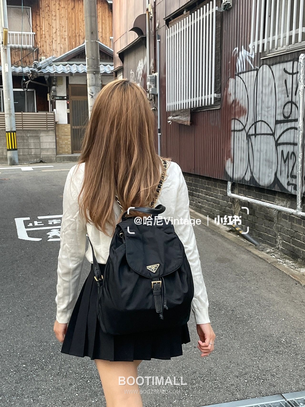 Prada Nylon Backpack with Calfskin Trim and Metal Chain Detail 프라다 나일론 카프스킨 트림 메탈 체인 디테일 백팩 1BZ830 32cm 1