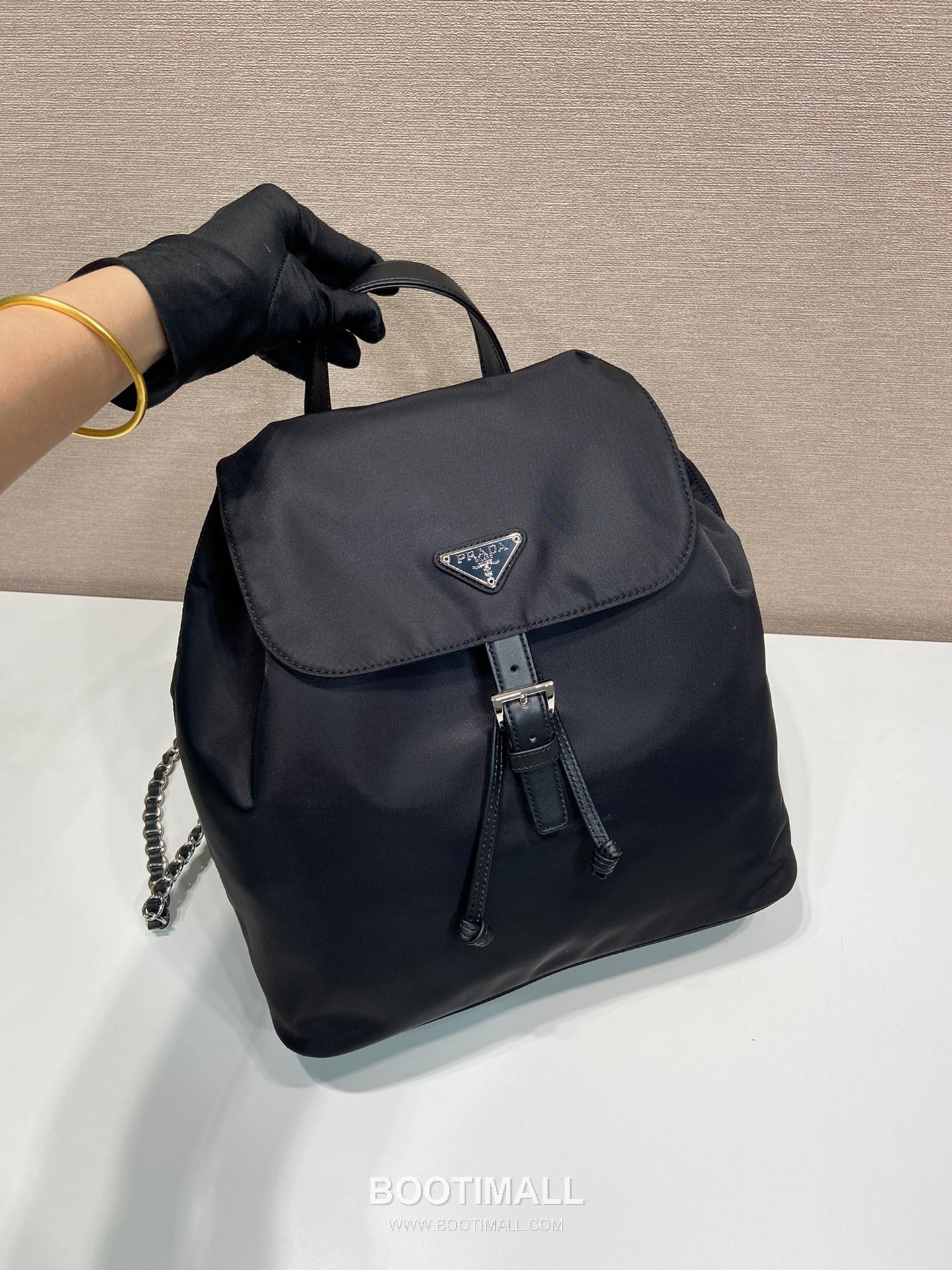 Prada Nylon Backpack with Calfskin Trim and Metal Chain Detail 프라다 나일론 카프스킨 트림 메탈 체인 디테일 백팩 1BZ830 32cm 3
