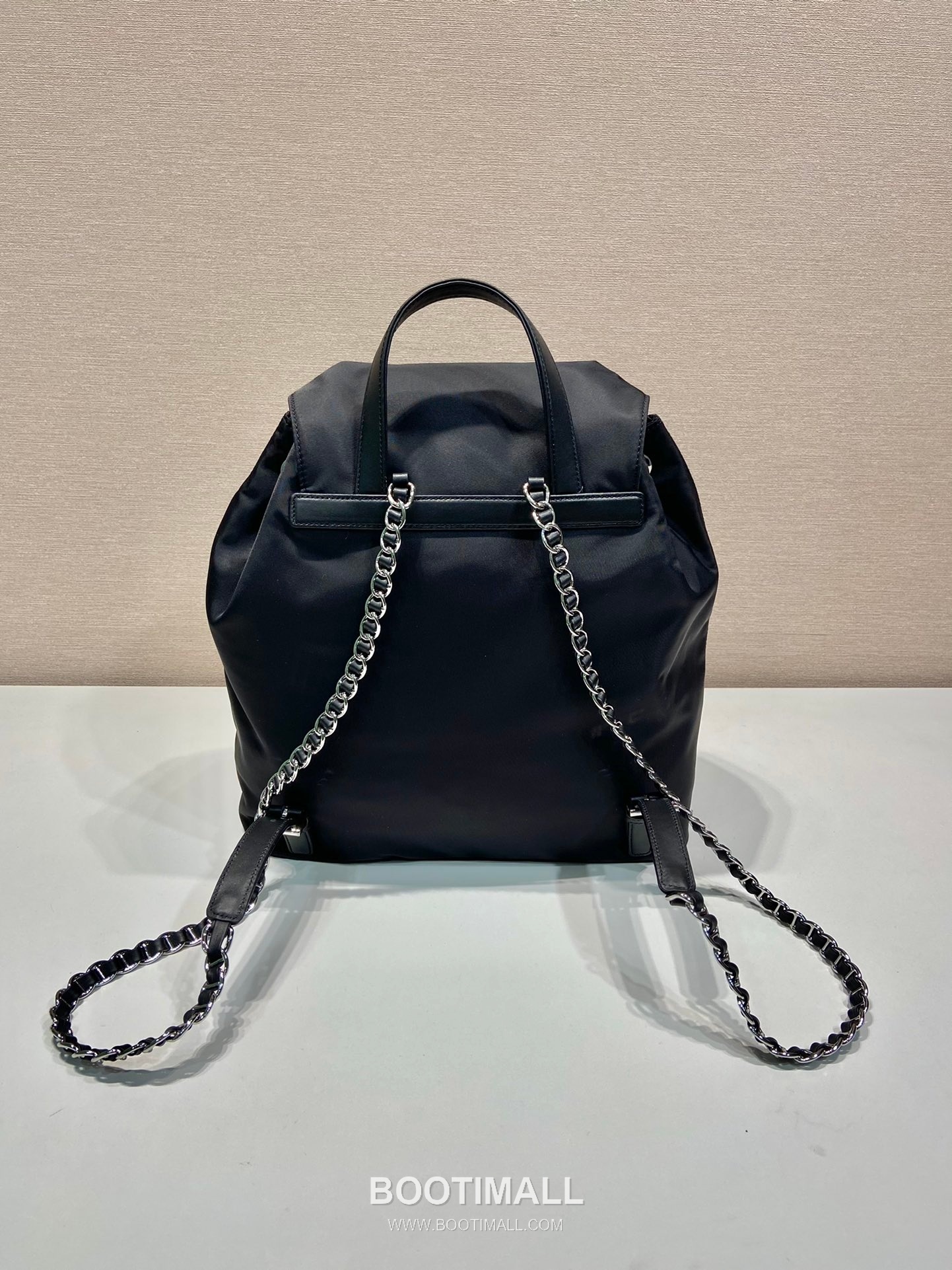 Prada Nylon Backpack with Calfskin Trim and Metal Chain Detail 프라다 나일론 카프스킨 트림 메탈 체인 디테일 백팩 1BZ830 32cm 5