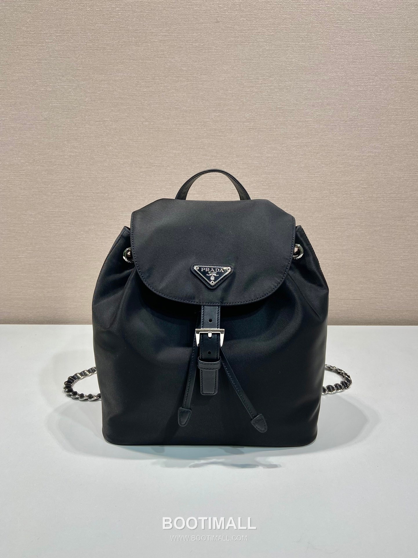 Prada Nylon Backpack with Calfskin Trim and Metal Chain Detail 프라다 나일론 카프스킨 트림 메탈 체인 디테일 백팩 1BZ831 26cm 1