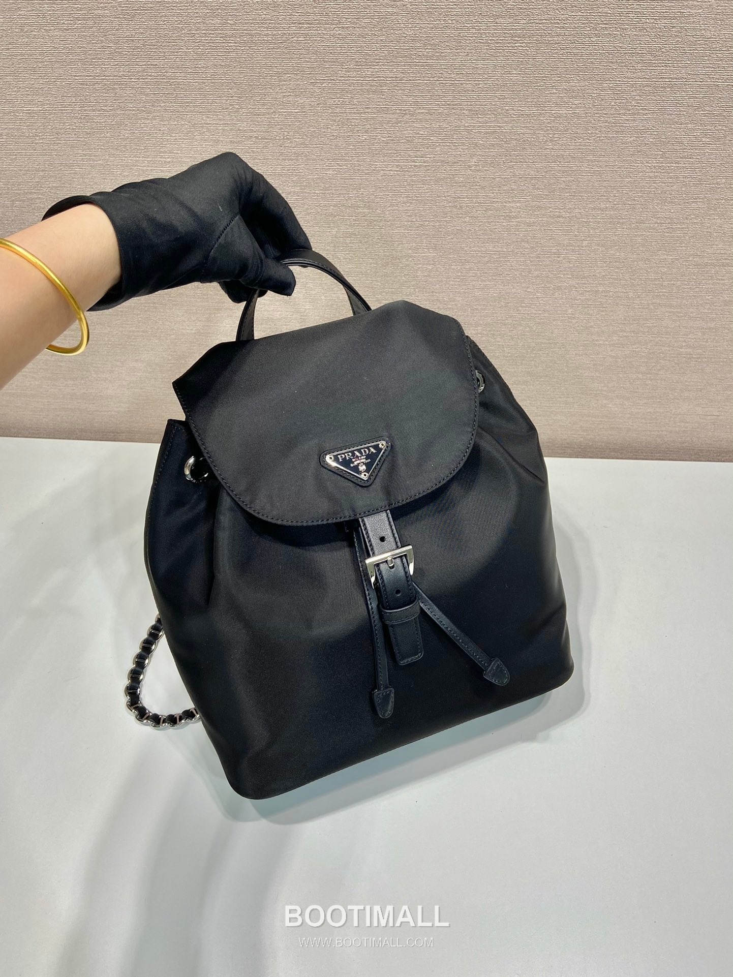 Prada Nylon Backpack with Calfskin Trim and Metal Chain Detail 프라다 나일론 카프스킨 트림 메탈 체인 디테일 백팩 1BZ831 26cm 2