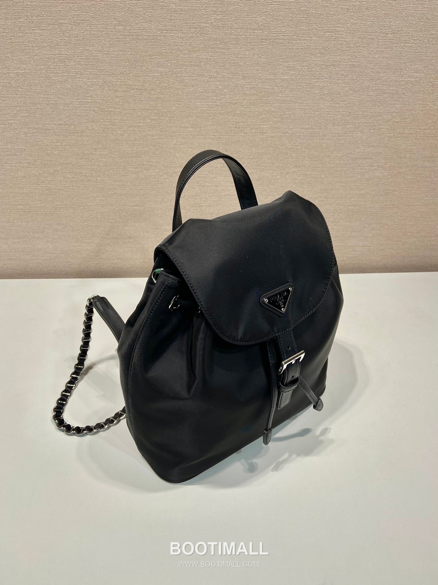 Prada Nylon Backpack with Calfskin Trim and Metal Chain Detail 프라다 나일론 카프스킨 트림 메탈 체인 디테일 백팩 1BZ831 26cm 3