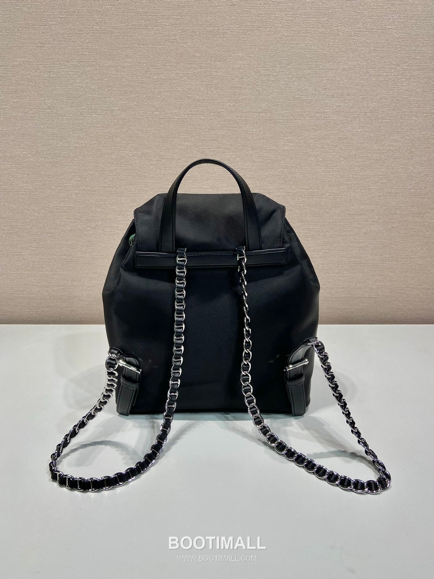 Prada Nylon Backpack with Calfskin Trim and Metal Chain Detail 프라다 나일론 카프스킨 트림 메탈 체인 디테일 백팩 1BZ831 26cm 4