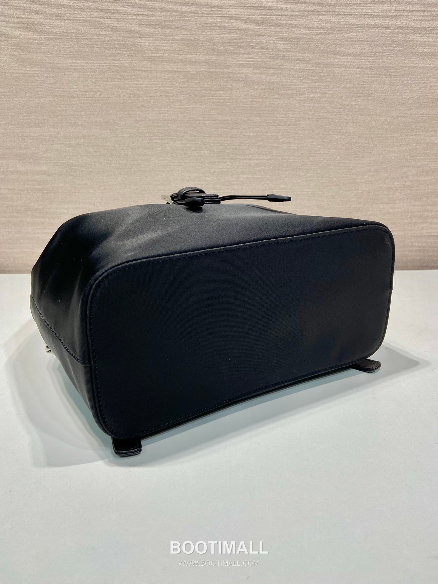 Prada Nylon Backpack with Calfskin Trim and Metal Chain Detail 프라다 나일론 카프스킨 트림 메탈 체인 디테일 백팩 1BZ831 26cm 6