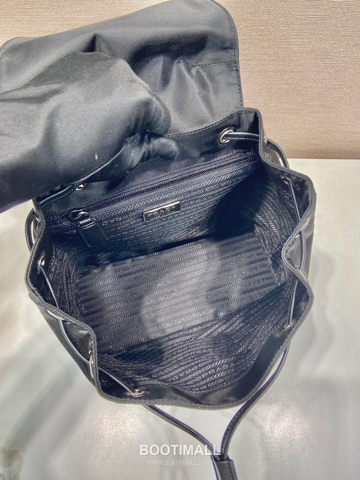 Prada Nylon Backpack with Calfskin Trim and Metal Chain Detail 프라다 나일론 카프스킨 트림 메탈 체인 디테일 백팩 1BZ831 26cm 8