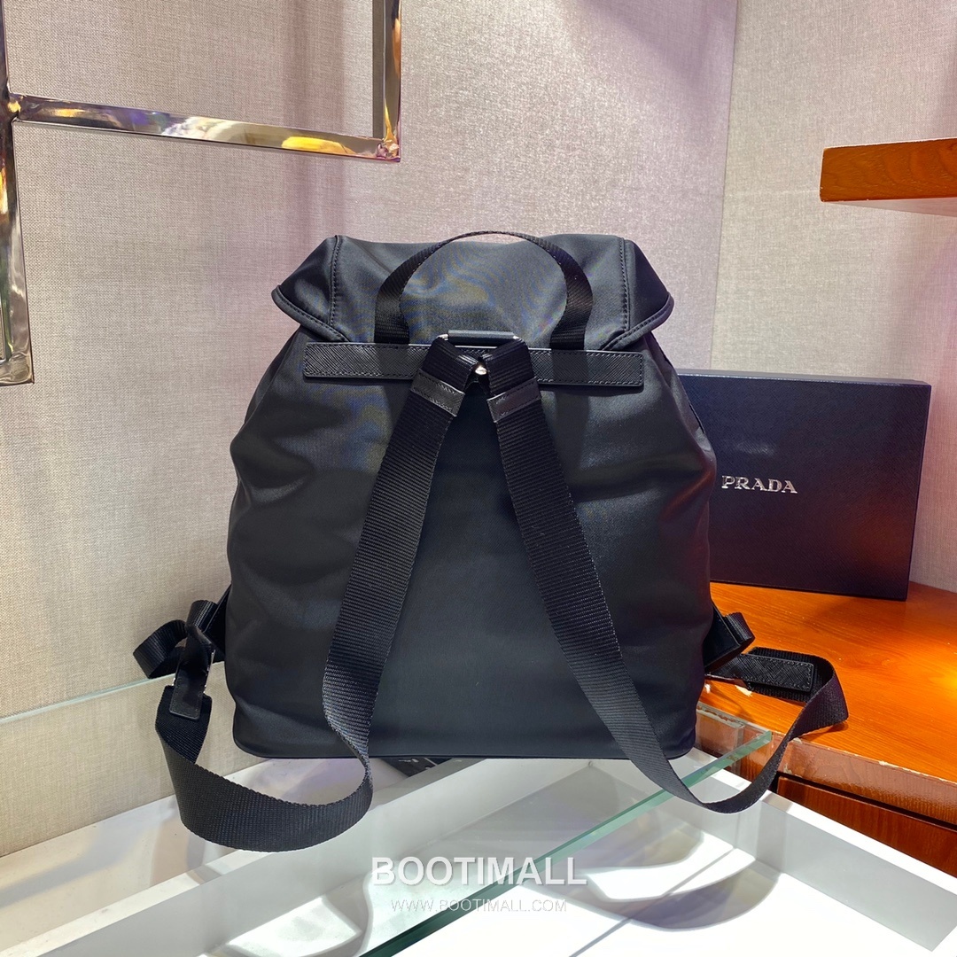 Prada Nylon Backpack with Flap Buckle and Front Pocket Detail 프라다 나일론 플랩 버클 프론트 포켓 백팩 1BZ005A 30cm 4