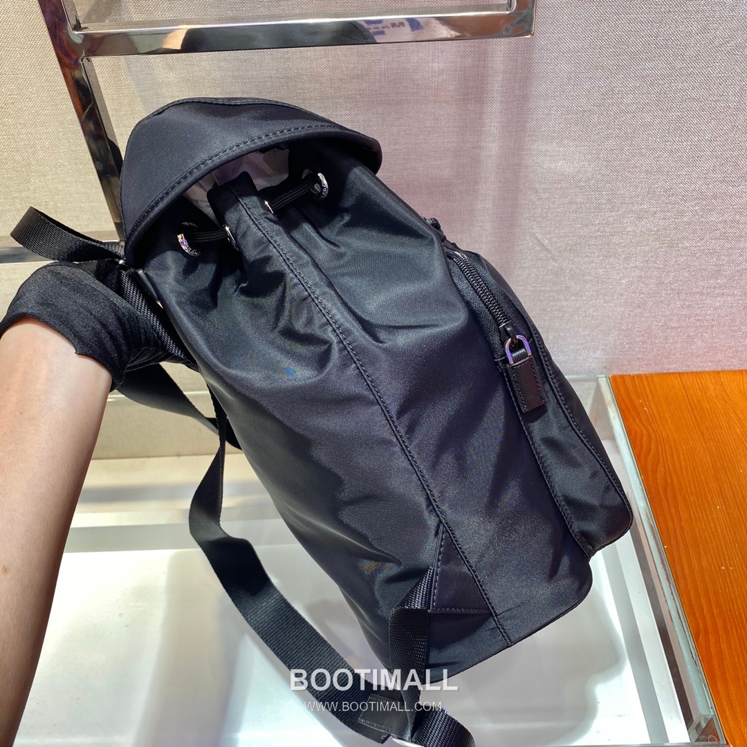 Prada Nylon Backpack with Flap Buckle and Front Pocket Detail 프라다 나일론 플랩 버클 프론트 포켓 백팩 1BZ005A 30cm 6