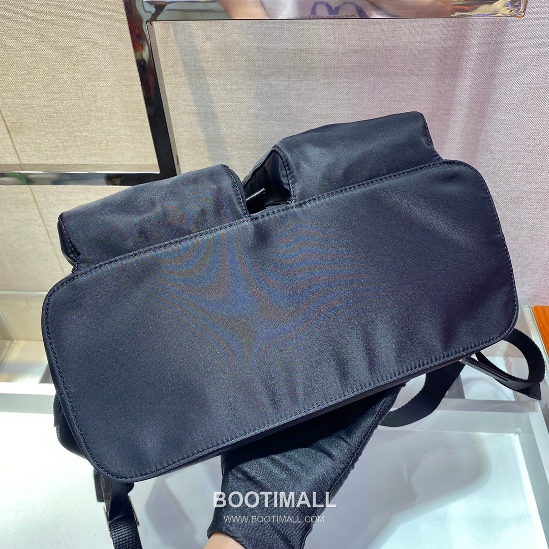 Prada Nylon Backpack with Flap Buckle and Front Pocket Detail 프라다 나일론 플랩 버클 프론트 포켓 백팩 1BZ005A 30cm 7