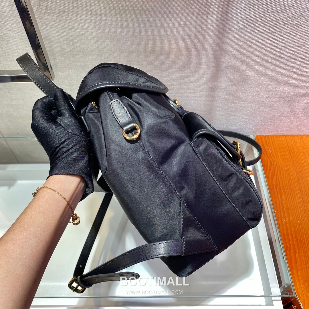 Prada Nylon Backpack with Flap Buckle and Front Pocket Detail 프라다 나일론 플랩 버클 프론트 포켓 백팩 1BZ005A 30cm 15
