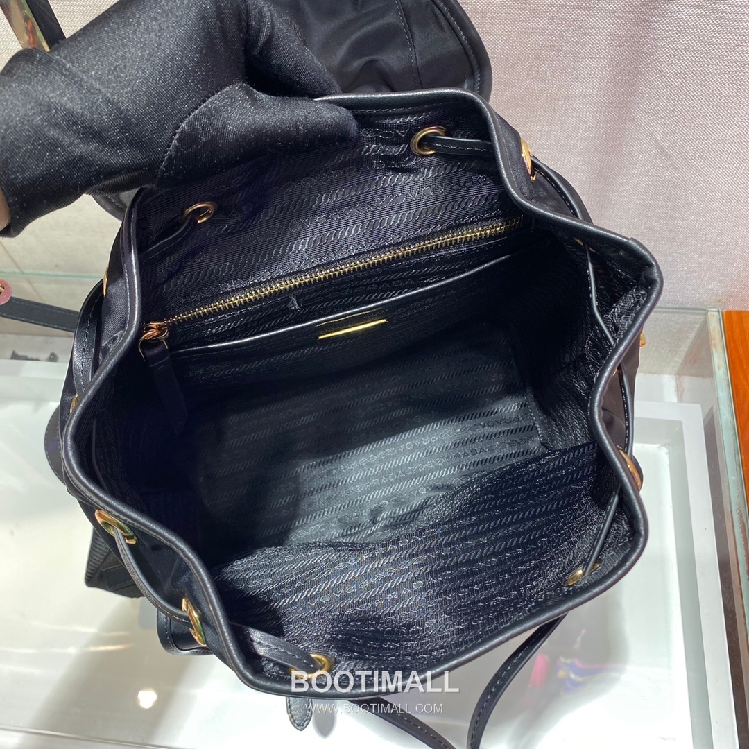 Prada Nylon Backpack with Flap Buckle and Front Pocket Detail 프라다 나일론 플랩 버클 프론트 포켓 백팩 1BZ005A 30cm 17