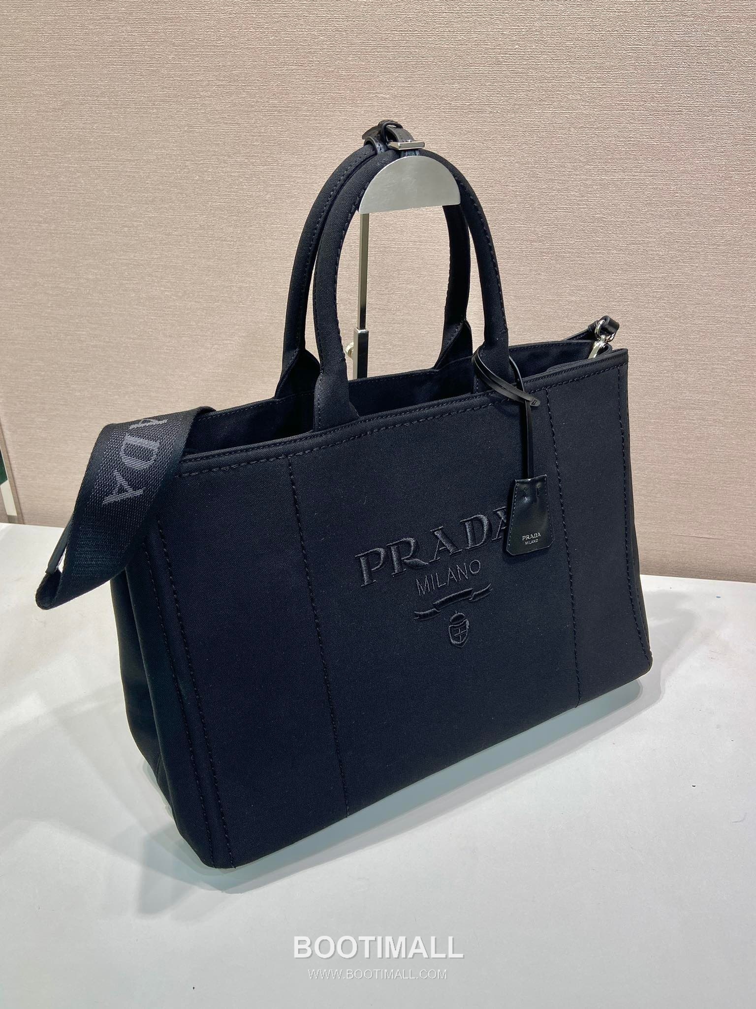 Prada Canvas Tote Bag with Leather Trim and Adjustable Strap 프라다 캔버스 레더 트림 조절 스트랩 토트백 2VG131 43cm 2