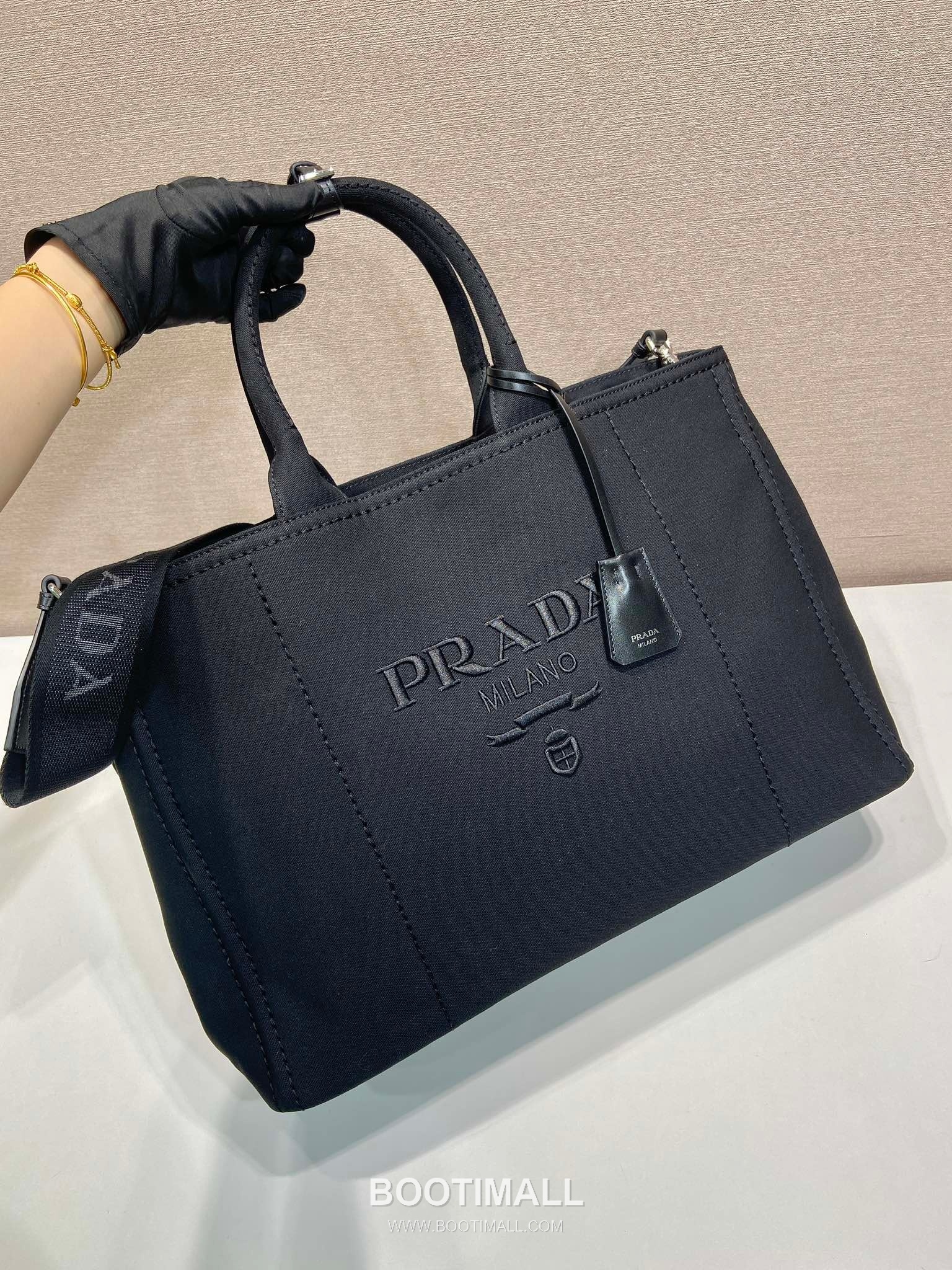 Prada Canvas Tote Bag with Leather Trim and Adjustable Strap 프라다 캔버스 레더 트림 조절 스트랩 토트백 2VG131 43cm 3