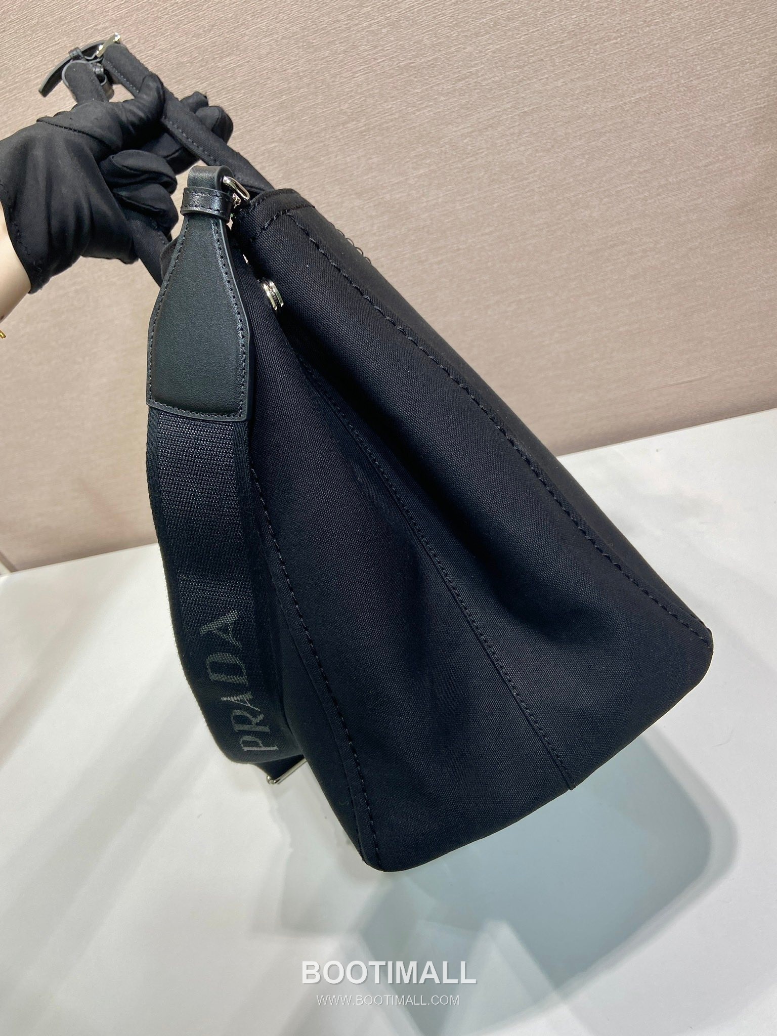 Prada Canvas Tote Bag with Leather Trim and Adjustable Strap 프라다 캔버스 레더 트림 조절 스트랩 토트백 2VG131 43cm 5