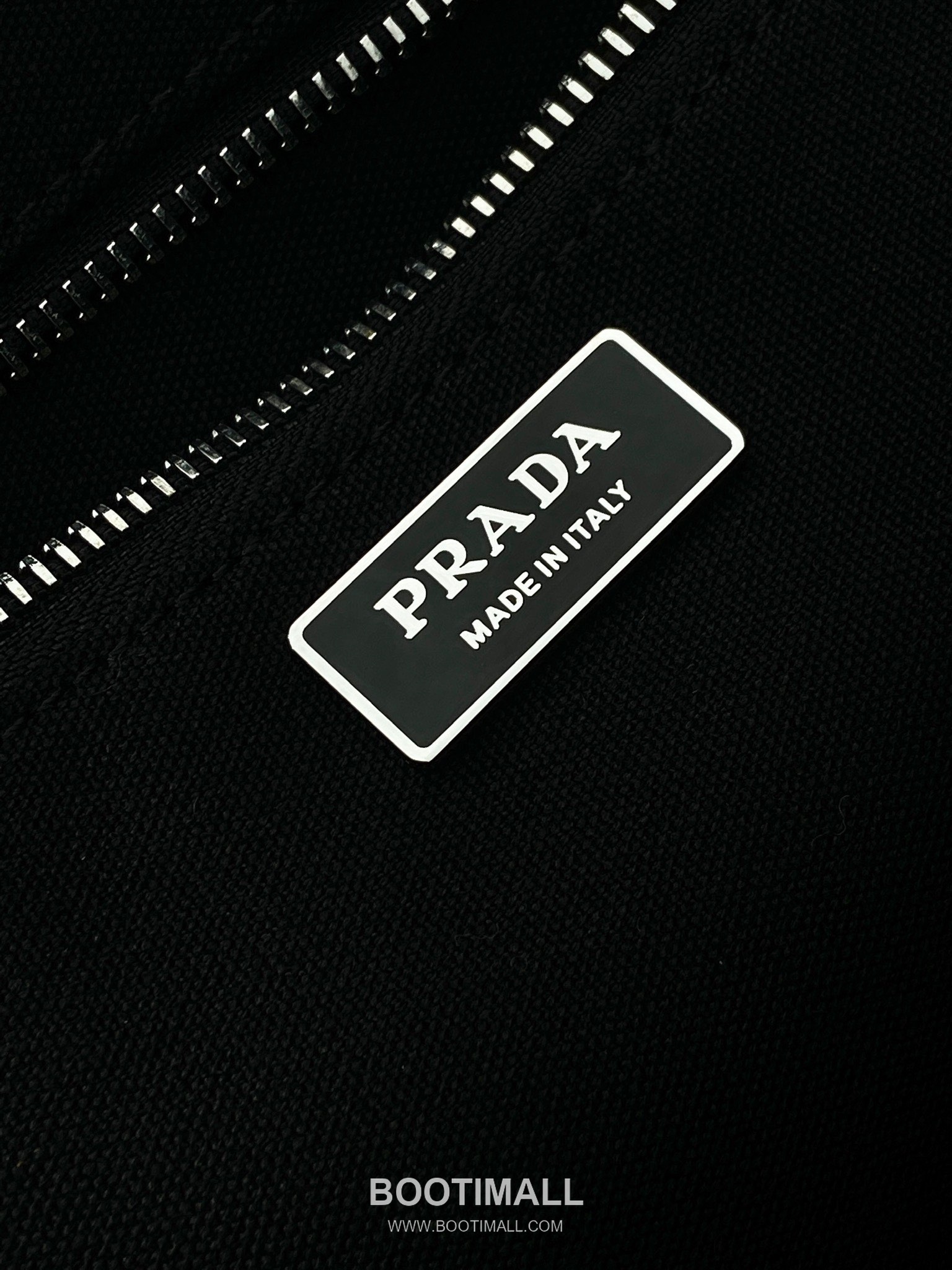 Prada Canvas Tote Bag with Leather Trim and Adjustable Strap 프라다 캔버스 레더 트림 조절 스트랩 토트백 2VG131 43cm 9