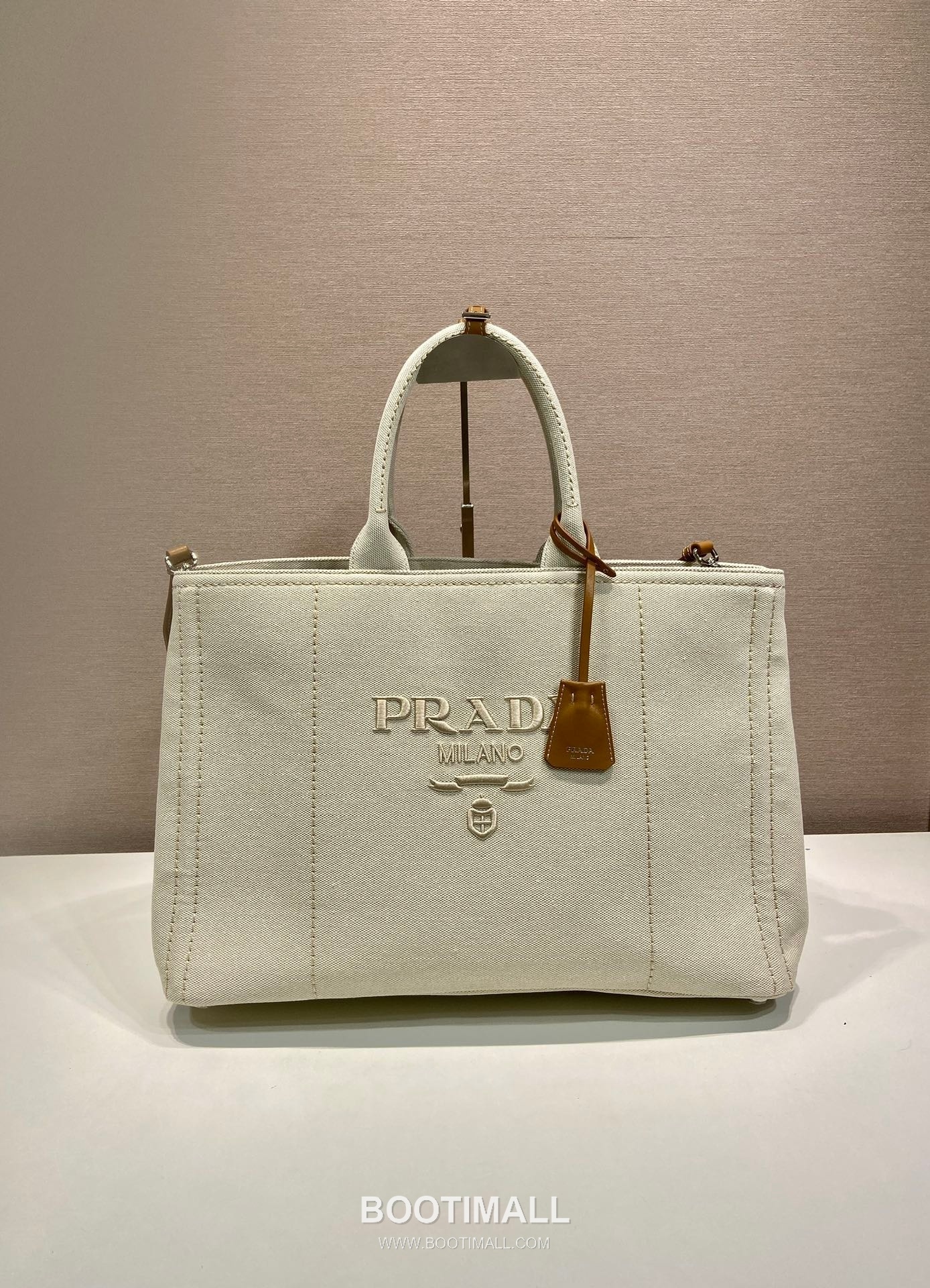 Prada Canvas Tote Bag with Leather Trim and Adjustable Strap 프라다 캔버스 레더 트림 조절 스트랩 토트백 2VG131 43cm 1