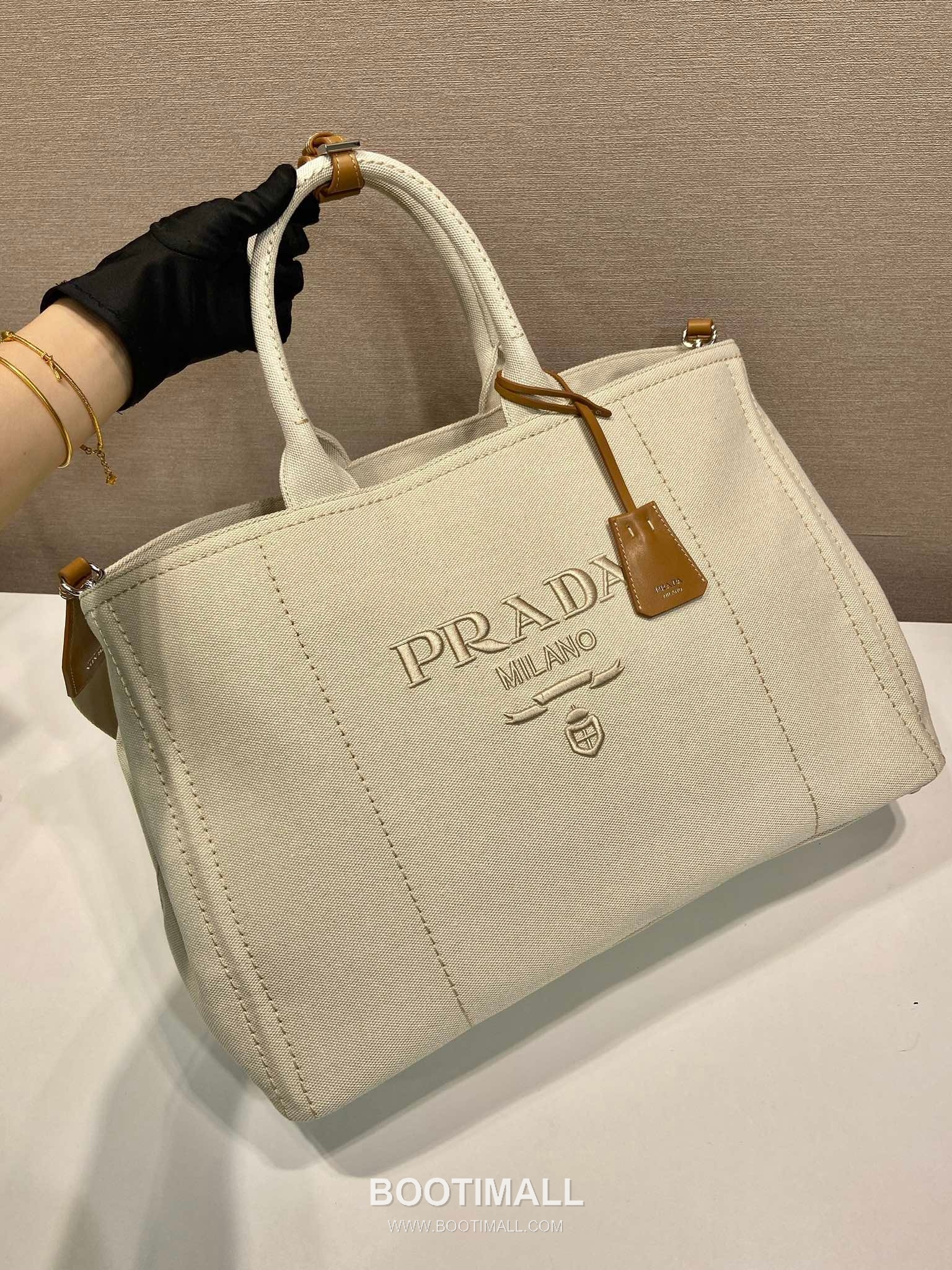 Prada Canvas Tote Bag with Leather Trim and Adjustable Strap 프라다 캔버스 레더 트림 조절 스트랩 토트백 2VG131 43cm 3