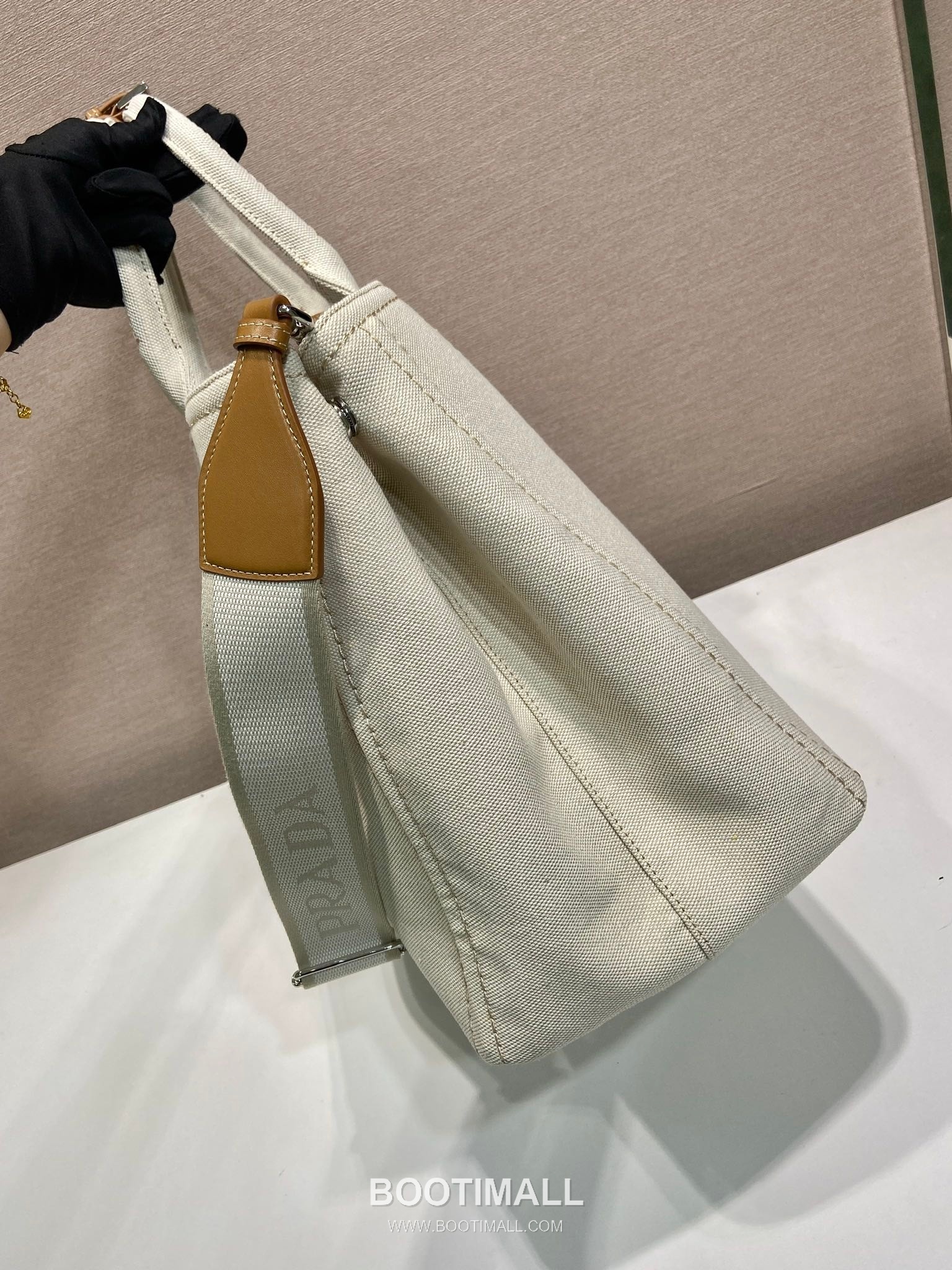 Prada Canvas Tote Bag with Leather Trim and Adjustable Strap 프라다 캔버스 레더 트림 조절 스트랩 토트백 2VG131 43cm 5