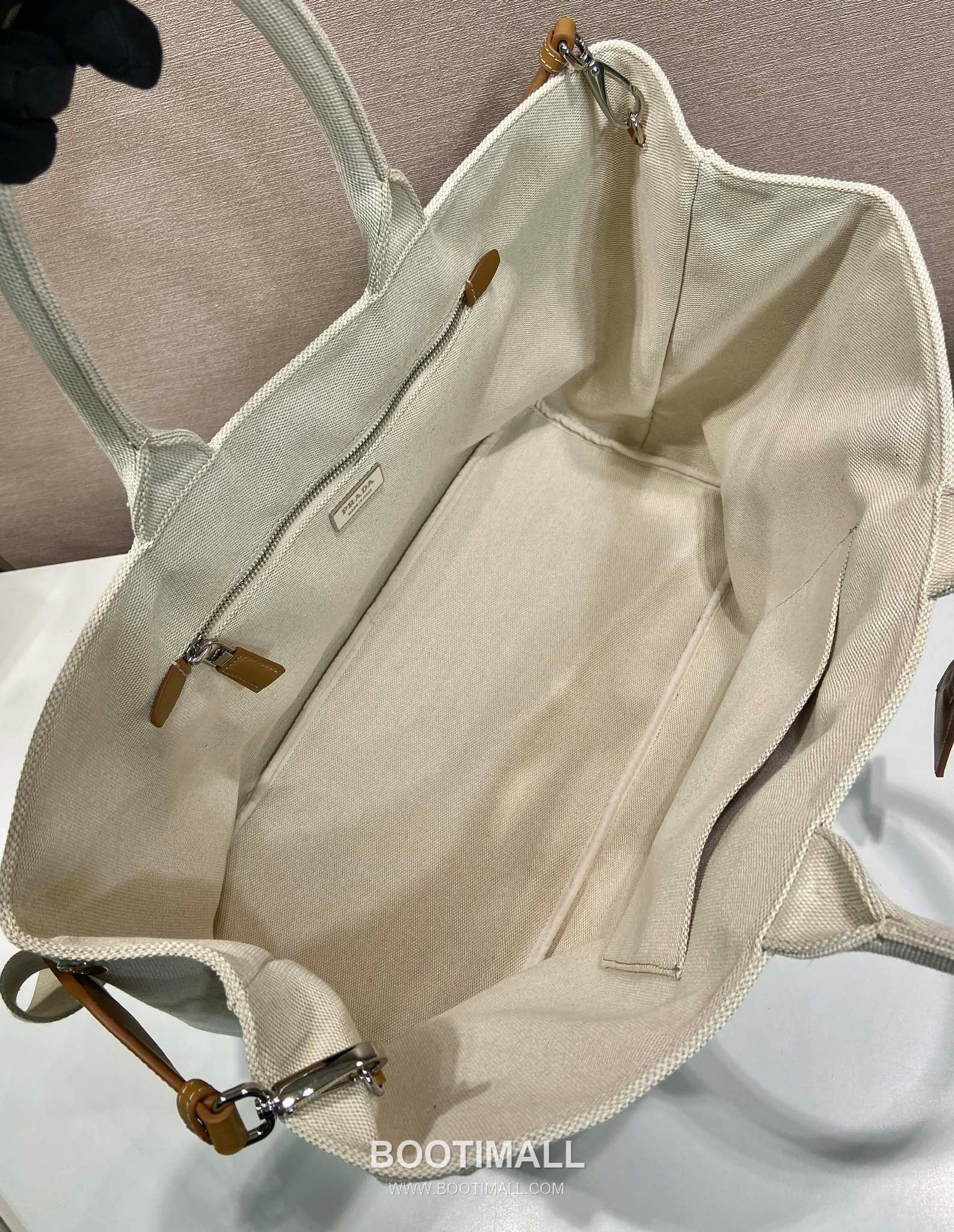Prada Canvas Tote Bag with Leather Trim and Adjustable Strap 프라다 캔버스 레더 트림 조절 스트랩 토트백 2VG131 43cm 8