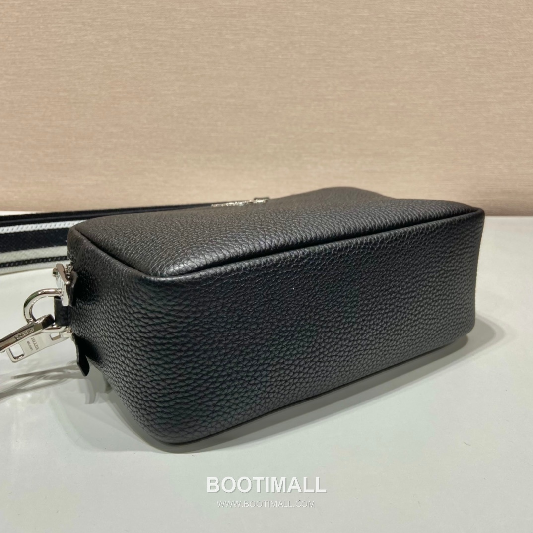 Prada Deerskin Calf Leather Crossbody Bag with Dual Adjustable Strap 프라다 디어스킨 카프 가죽 듀얼 조절 스트랩 크로스백 1BD082 22cm 6