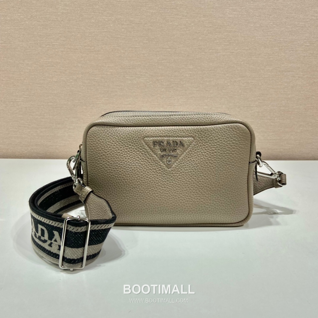 Prada Deerskin Calf Leather Crossbody Bag with Dual Adjustable Strap 프라다 디어스킨 카프 가죽 듀얼 조절 스트랩 크로스백 1BD082 22cm 3