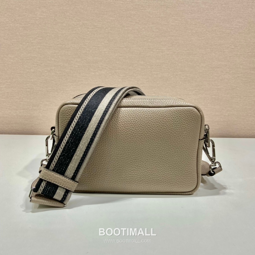 Prada Deerskin Calf Leather Crossbody Bag with Dual Adjustable Strap 프라다 디어스킨 카프 가죽 듀얼 조절 스트랩 크로스백 1BD082 22cm 4