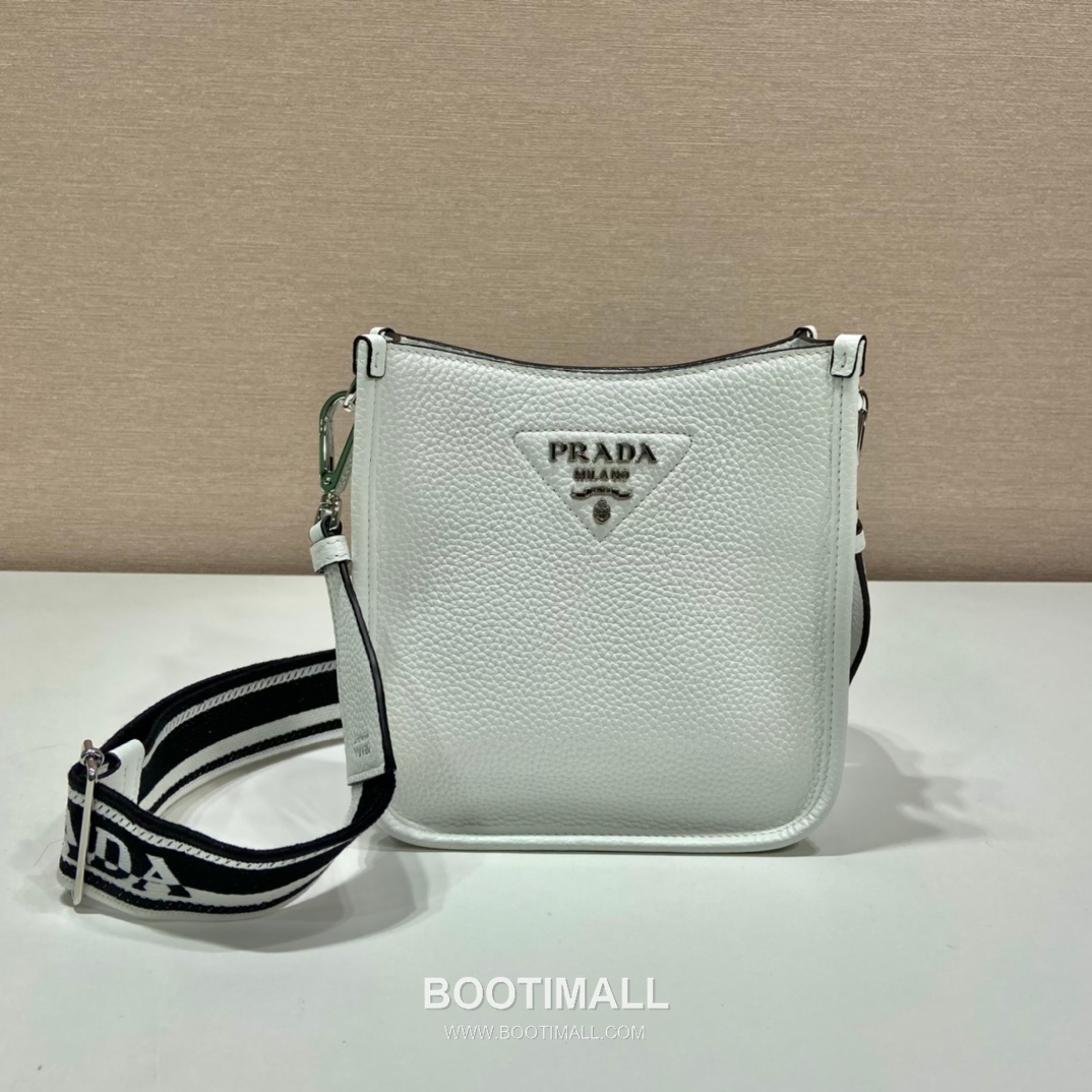 Prada Calfskin Leather Tote Bag with Dual Strap and Triangle Logo 프라다 카프스킨 가죽 듀얼 스트랩 트라이앵글 로고 토트백 1BH191 19cm 3