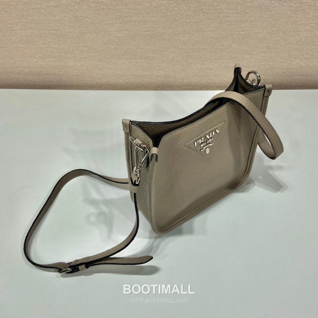 Prada Calfskin Leather Tote Bag with Dual Strap and Triangle Logo 프라다 카프스킨 가죽 듀얼 스트랩 트라이앵글 로고 토트백 1BH191 19cm 2