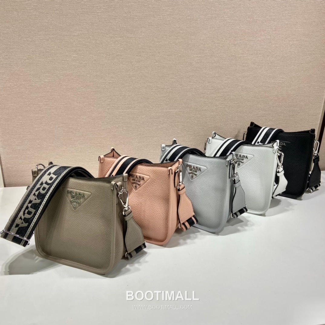 Prada Calfskin Leather Tote Bag with Dual Strap and Triangle Logo 프라다 카프스킨 가죽 듀얼 스트랩 트라이앵글 로고 토트백 1BH191 19cm 10