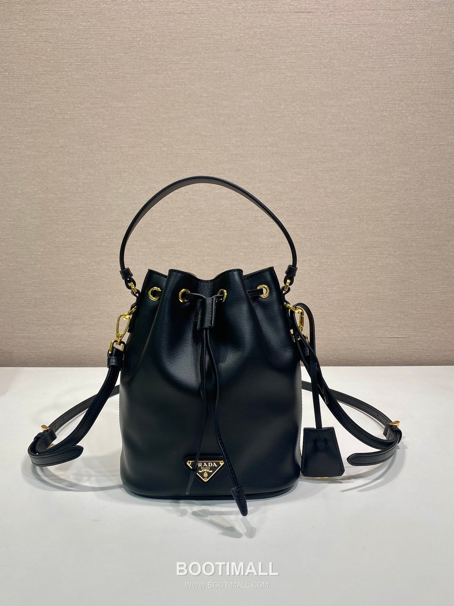 Prada Calfskin Leather Bucket Bag with Key Holder and Adjustable Strap 프라다 카프스킨 가죽 키홀더 조절 스트랩 버킷백 1BE067 15.5cm 2