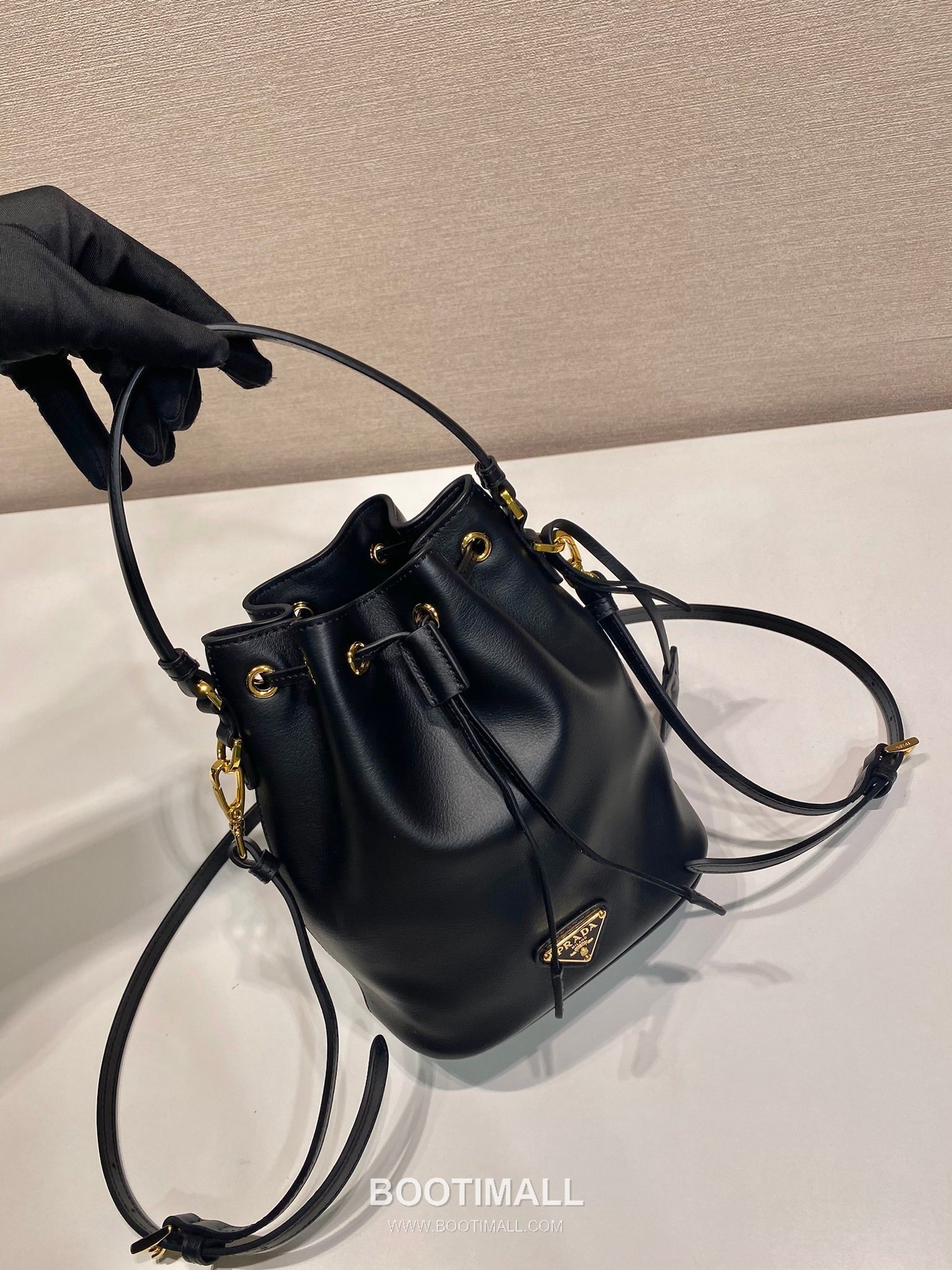 Prada Calfskin Leather Bucket Bag with Key Holder and Adjustable Strap 프라다 카프스킨 가죽 키홀더 조절 스트랩 버킷백 1BE067 15.5cm 3